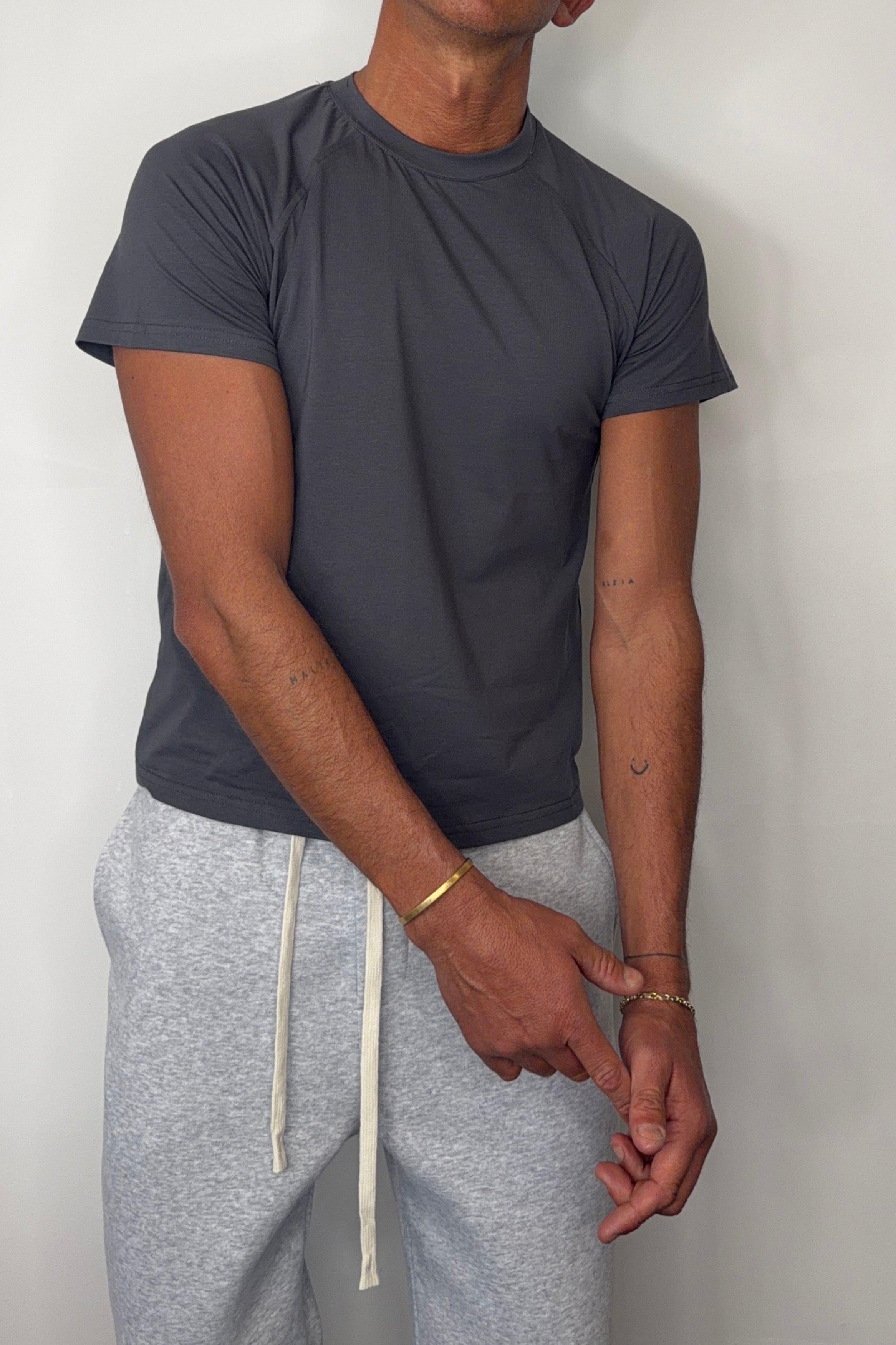 Raglan Fitted Tee Charcoal