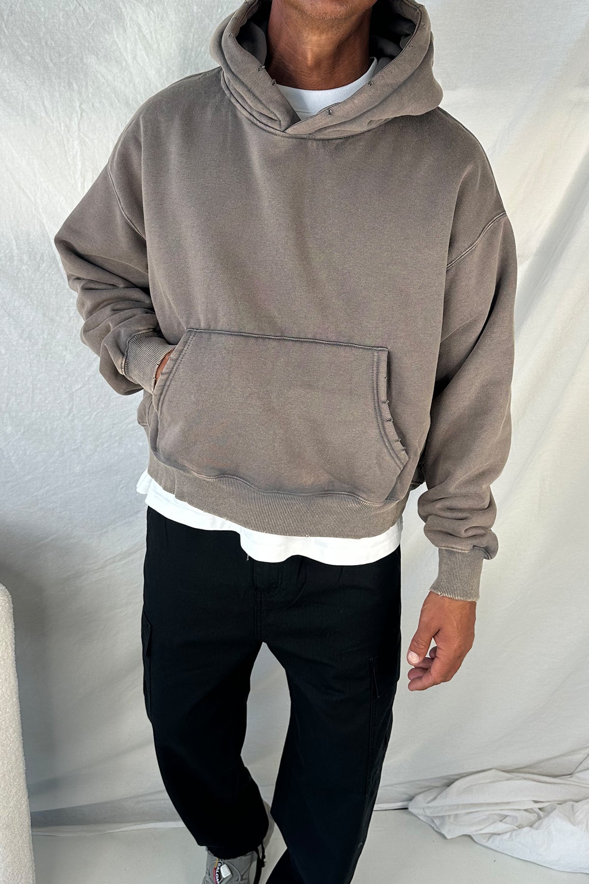 Roman Cropped Drop Hoodie Washed Choc