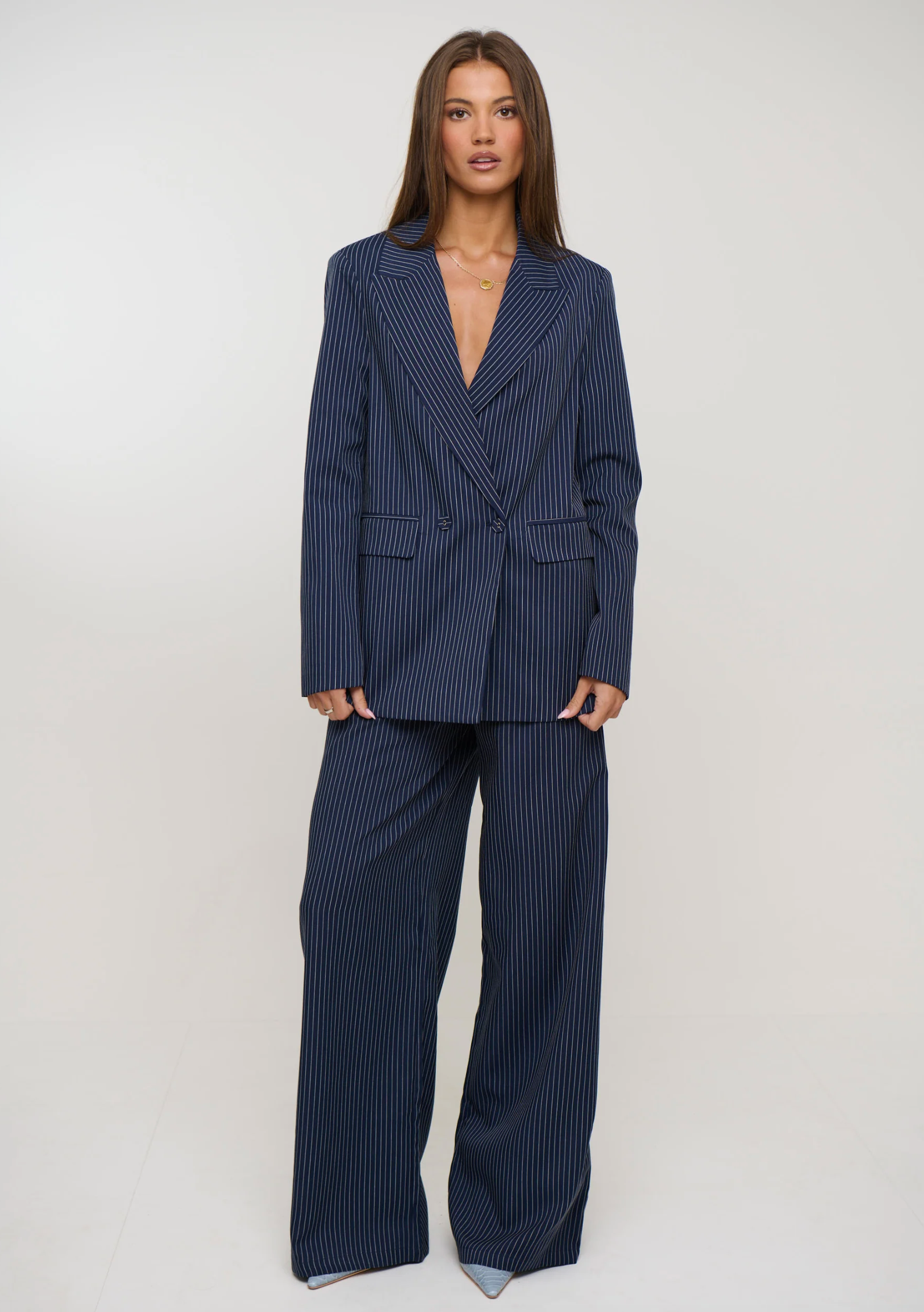 Chic Office Outfits: How to Build the Perfect Office Wardrobe