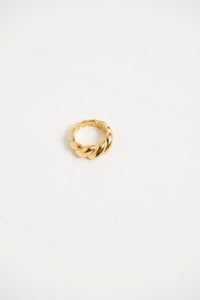 NTH Croissant Ring Gold