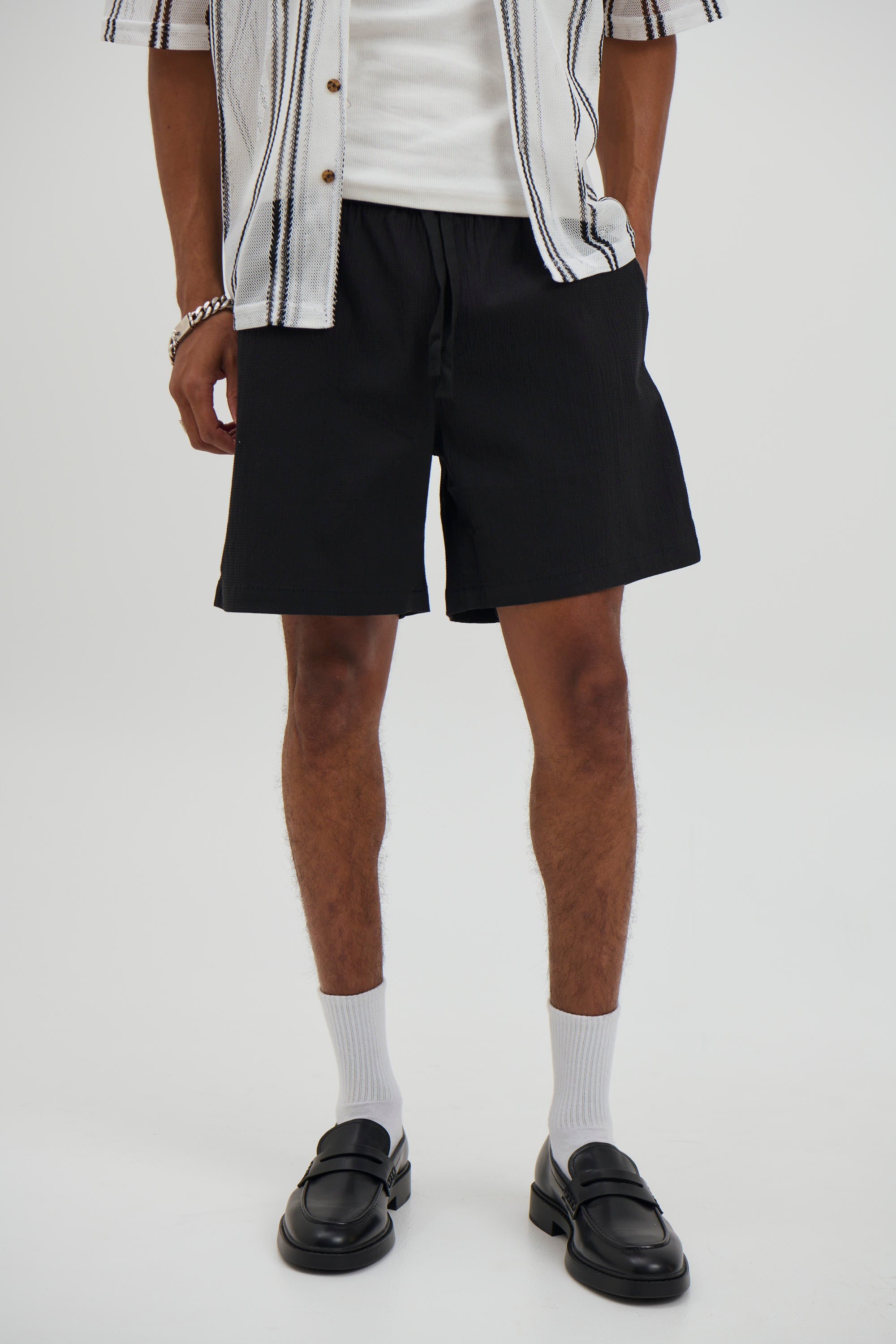 Texture Walk Short Black
