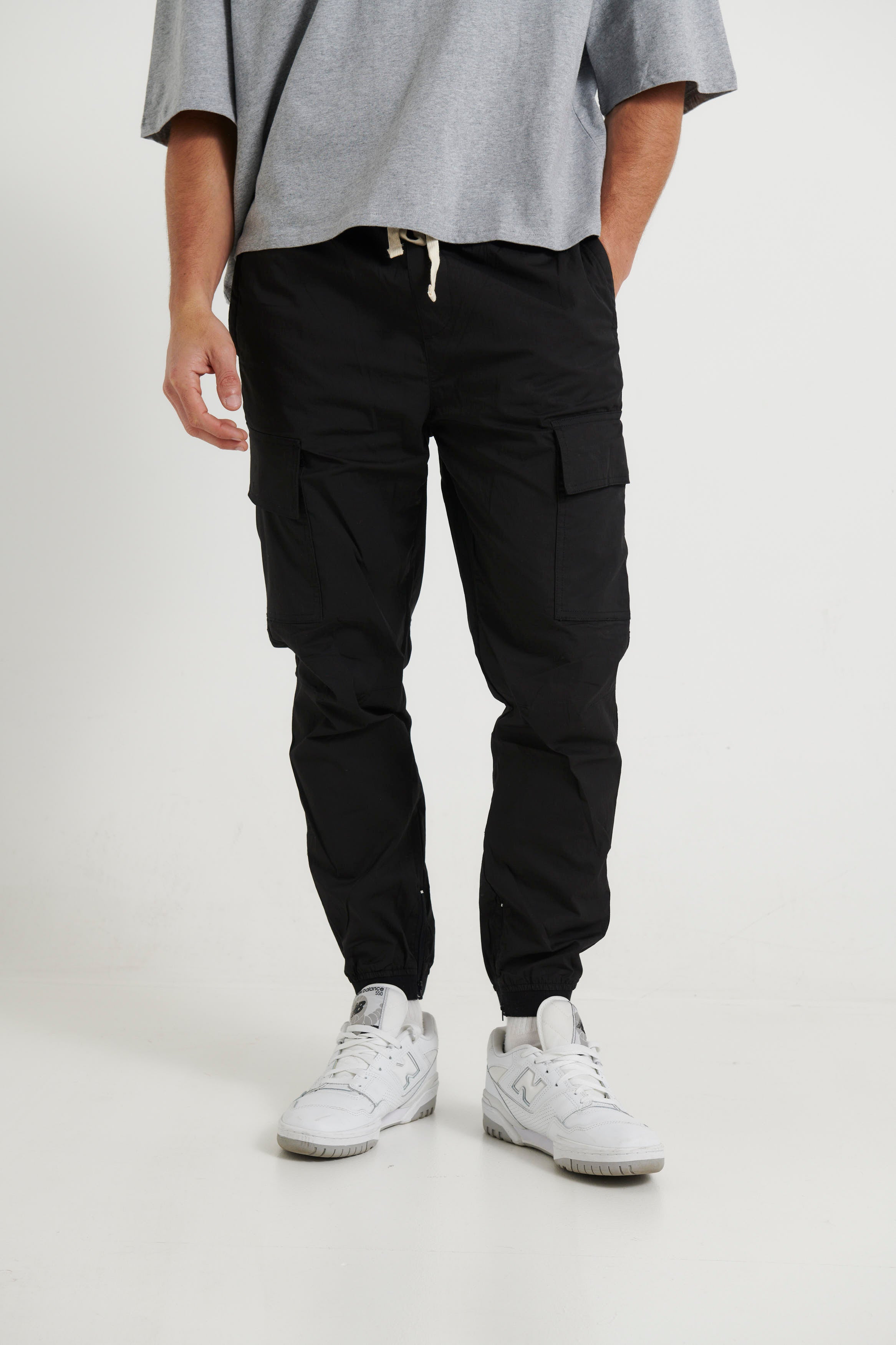 Zip Chute Jogger Black