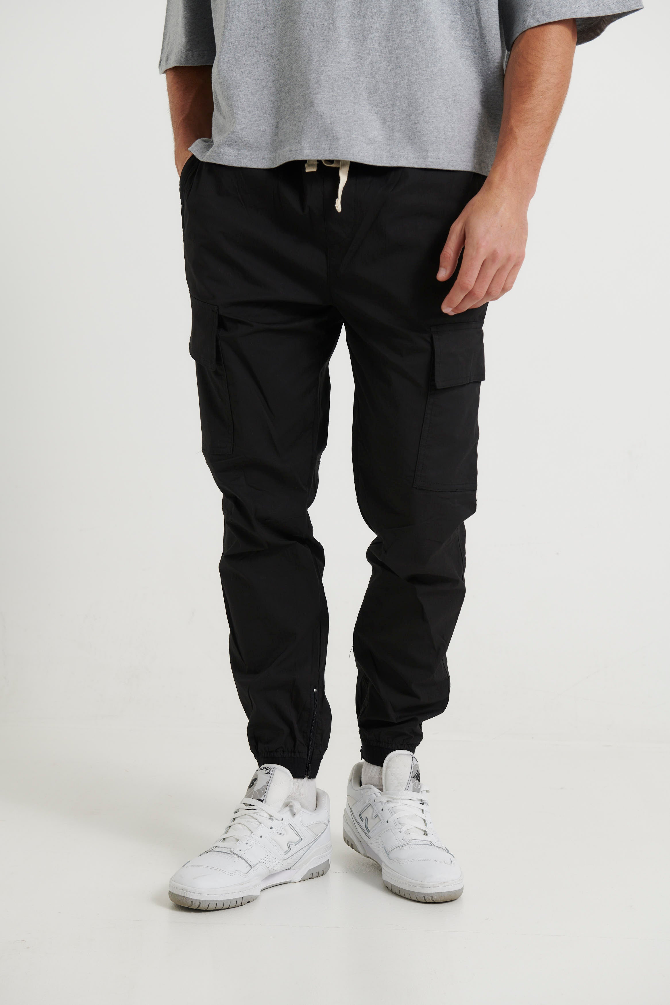 Zip Chute Jogger Black
