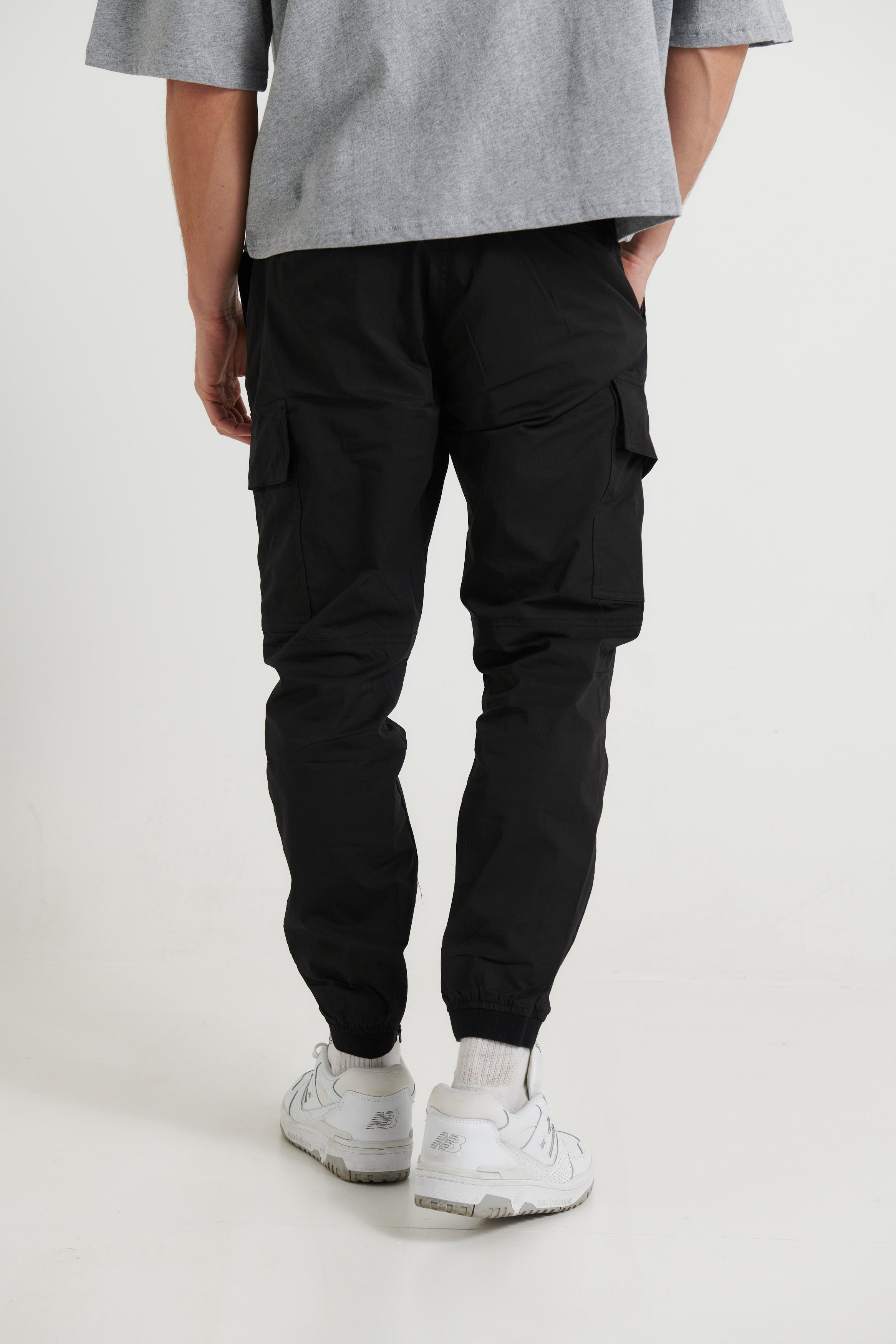 Zip Chute Jogger Black