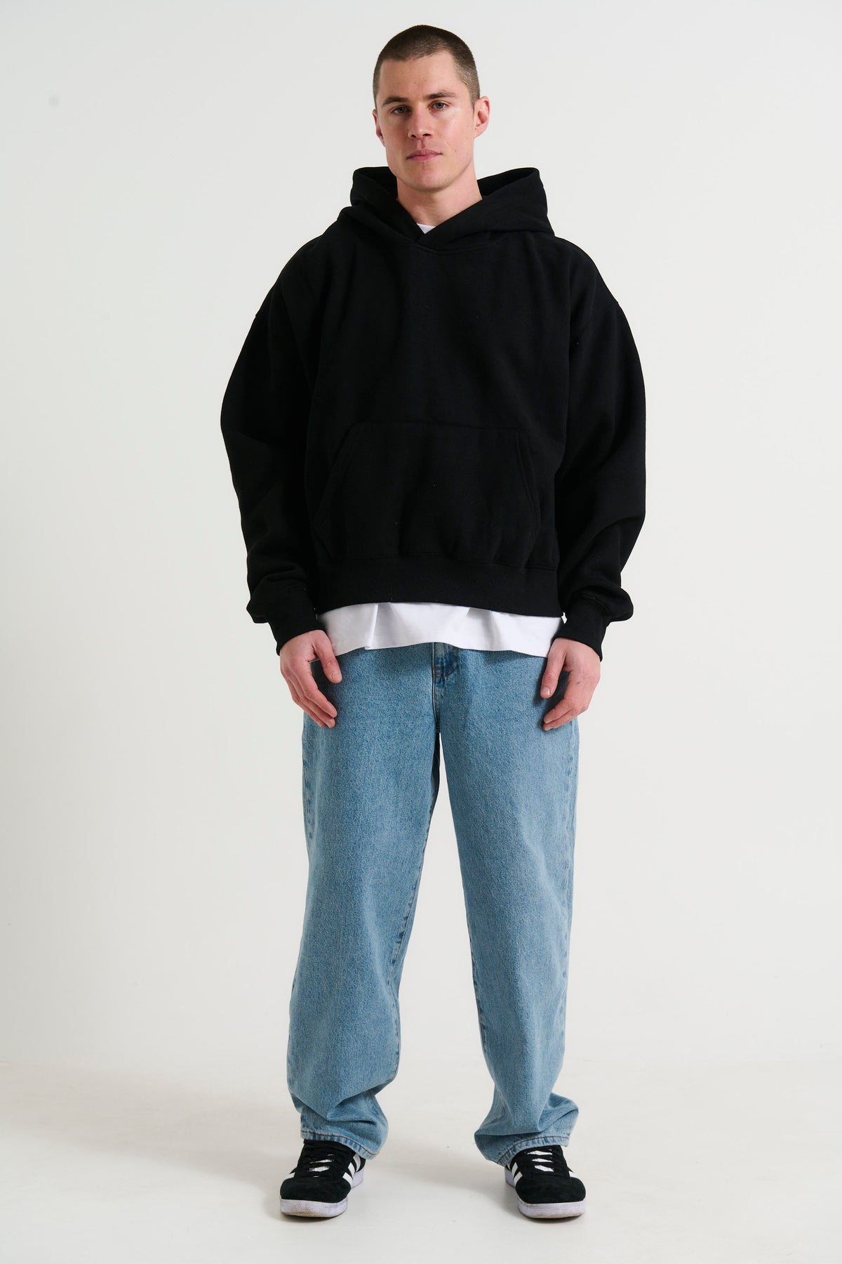 Roman Cropped Drop Hoodie Black