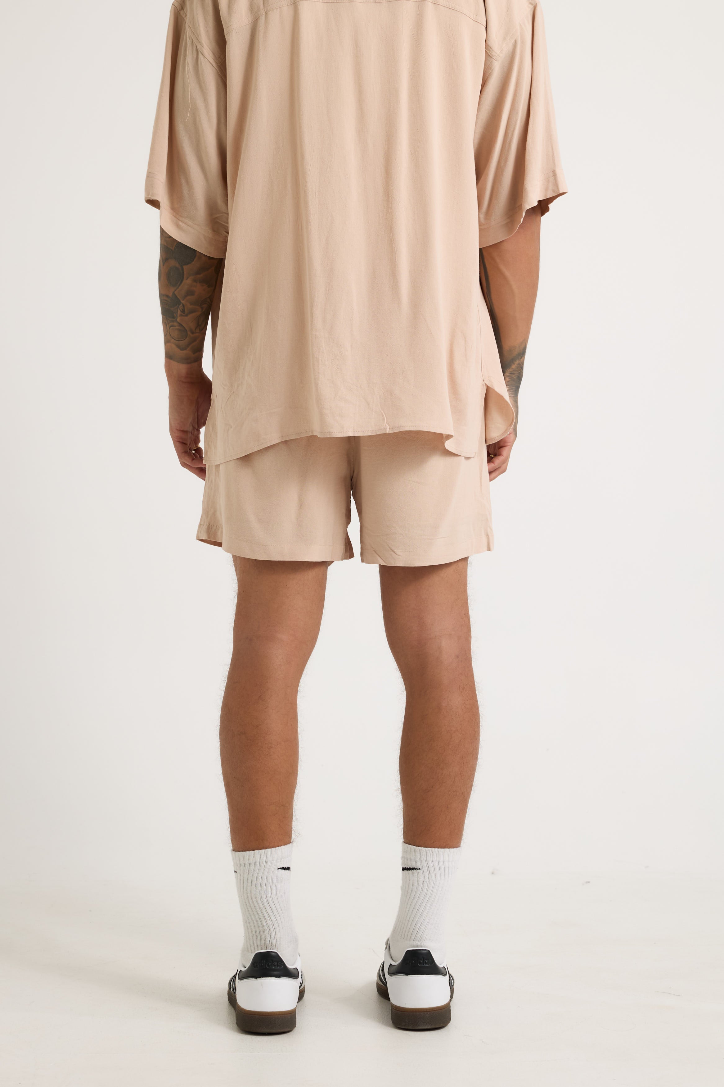 Alaric Short Sand