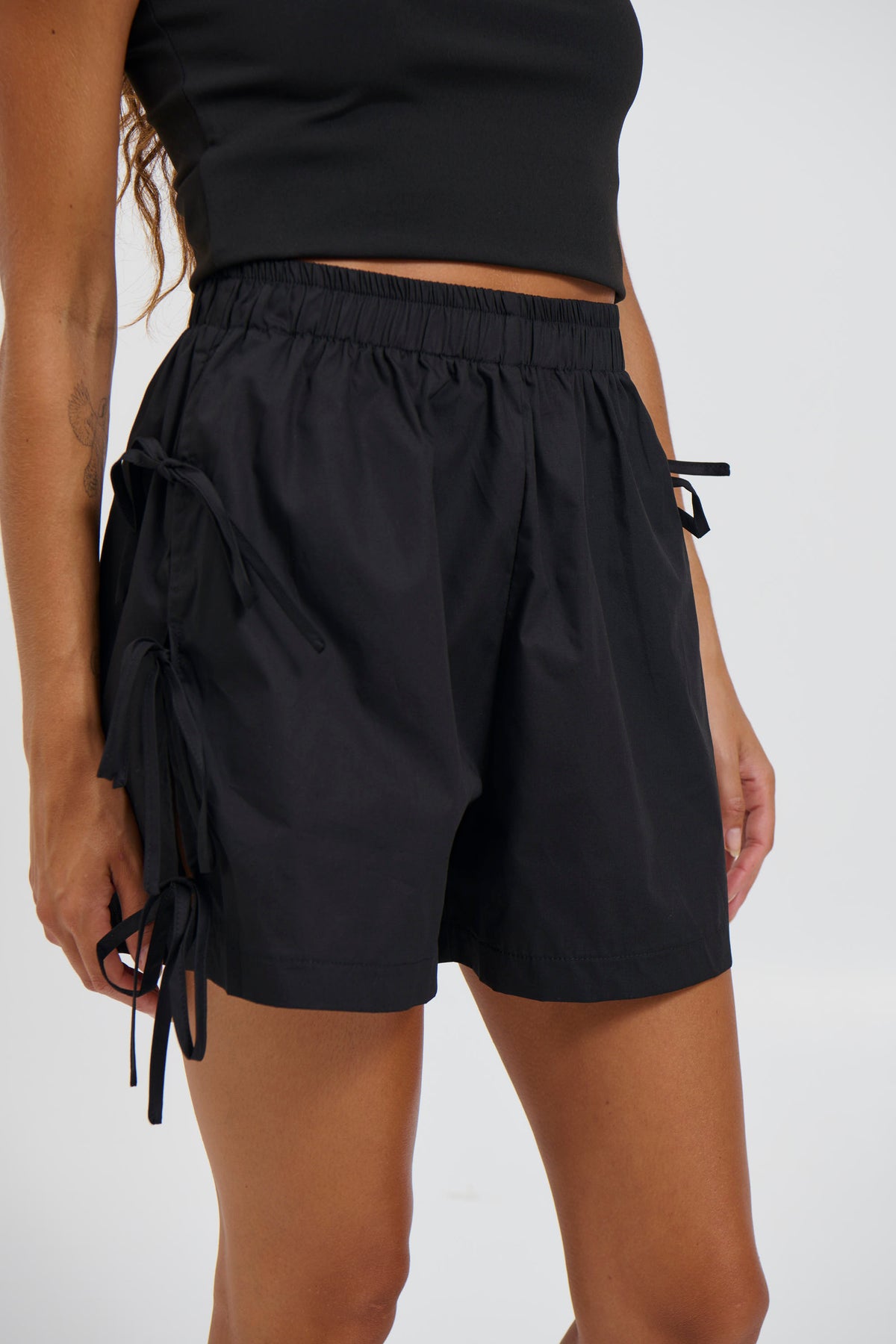 Linda Tie Short Black