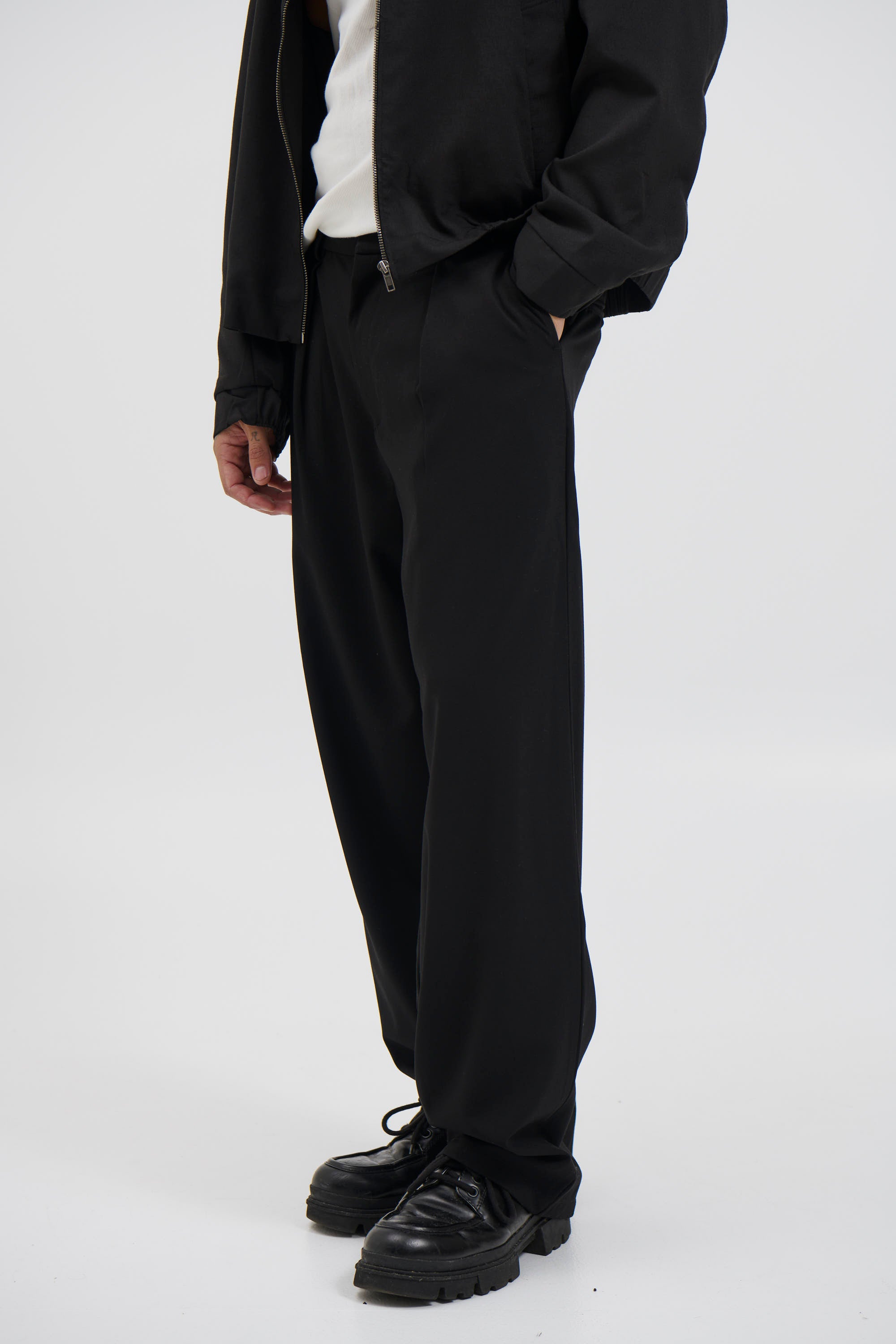 Lenny Pleat Straight Pant Black