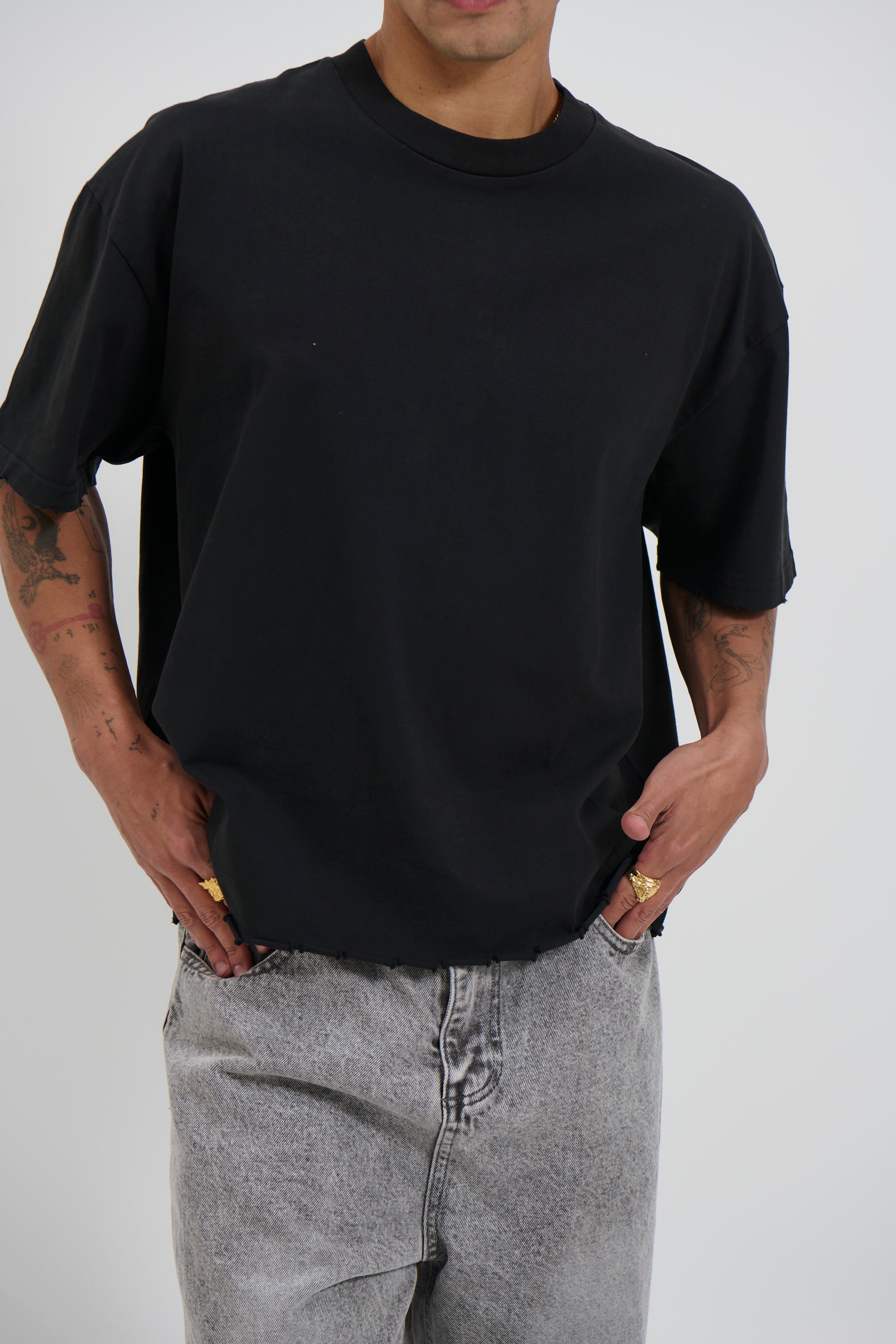 Raw Crop Distress Tee Black