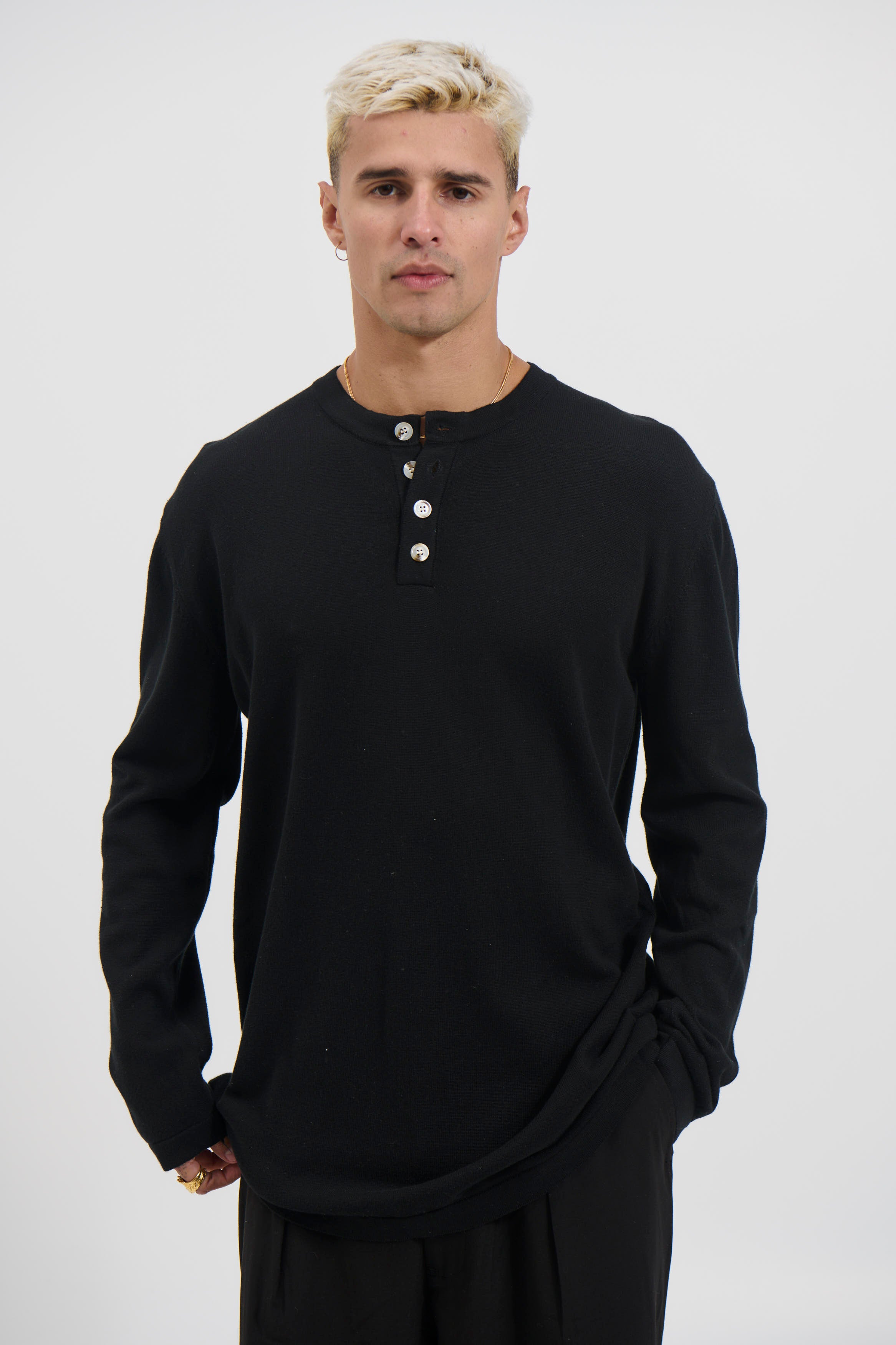 Jackson Fitted Henley Black