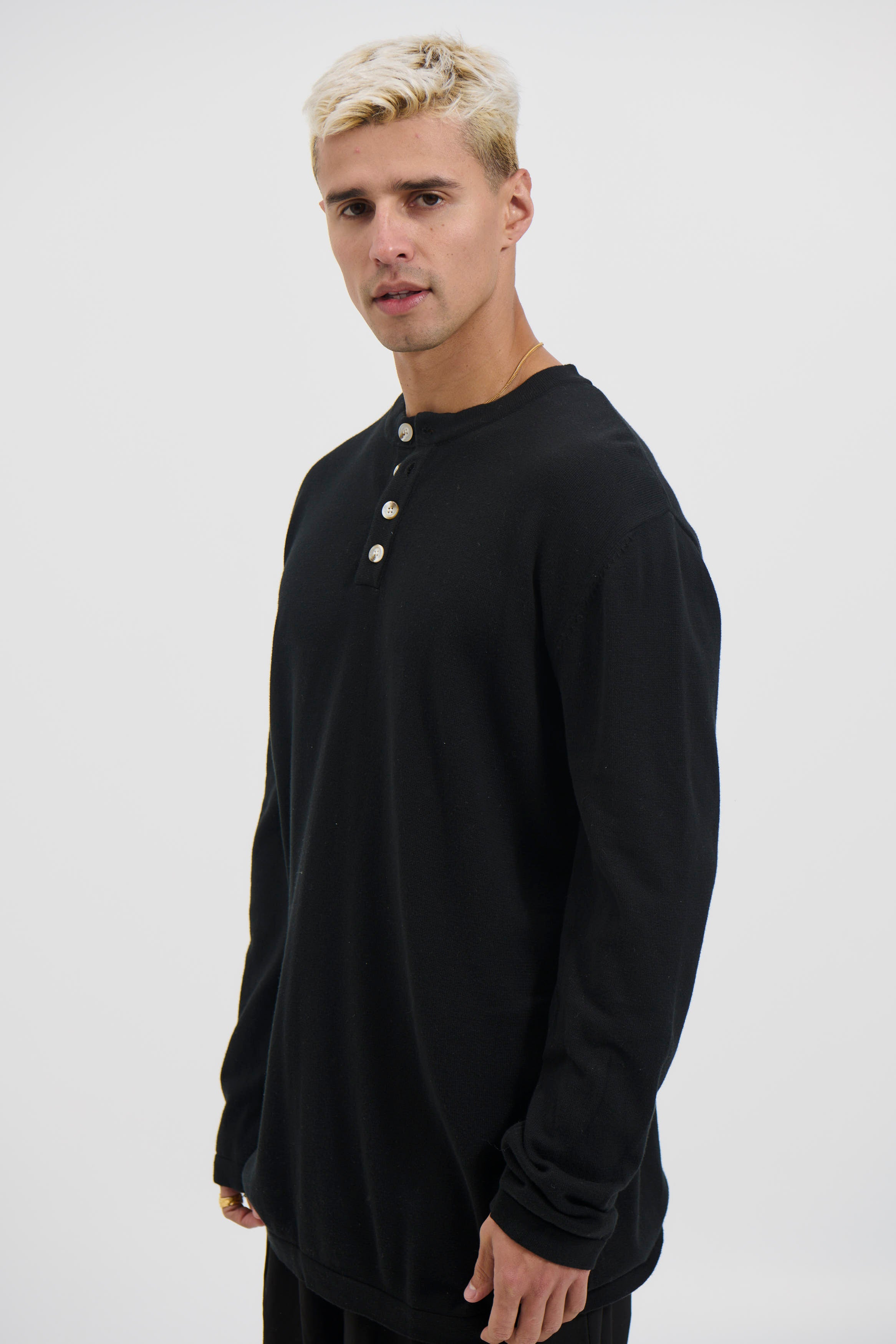 Jackson Fitted Henley Black