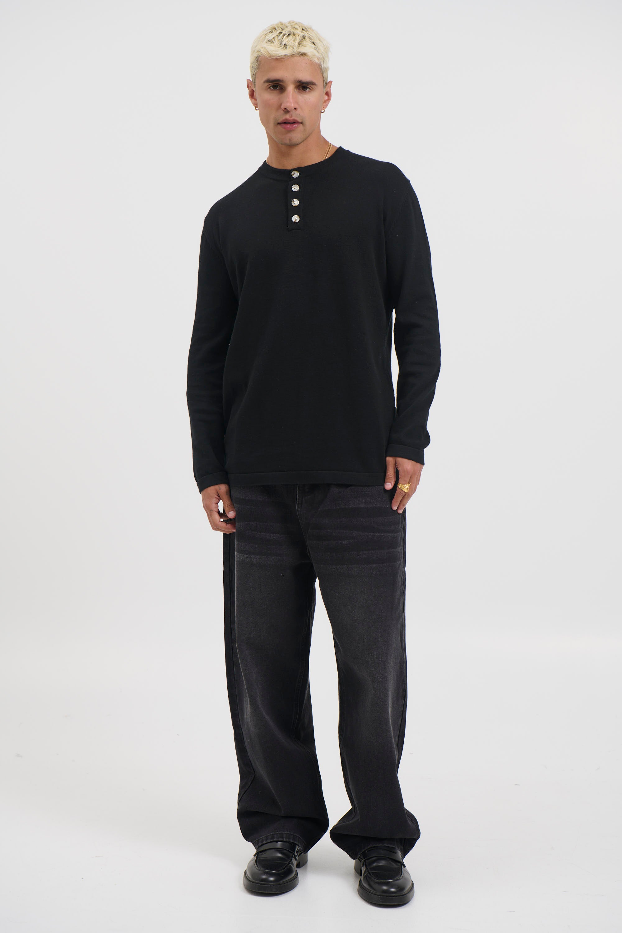 Jackson Fitted Henley Black