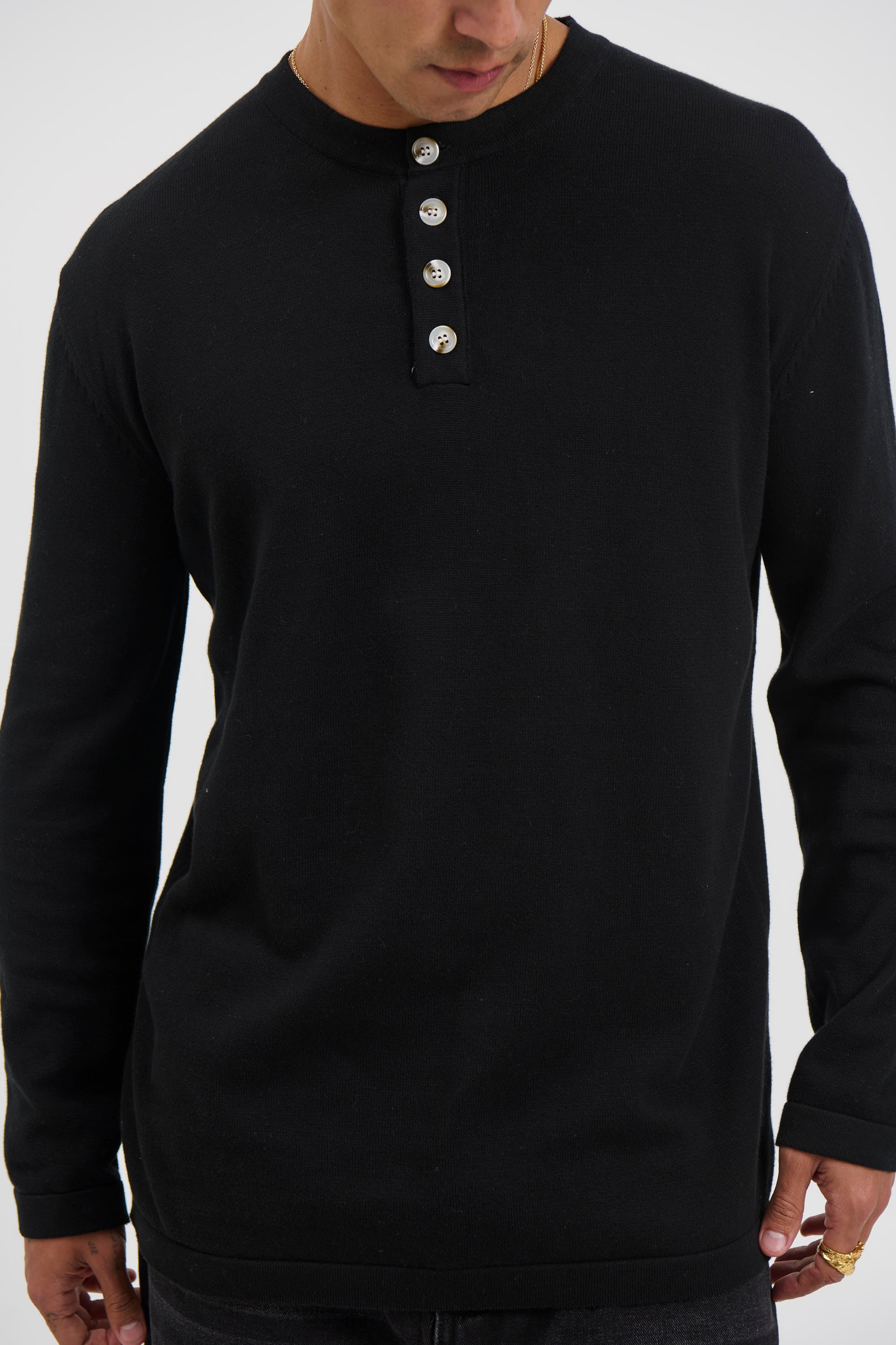 Jackson Fitted Henley Black