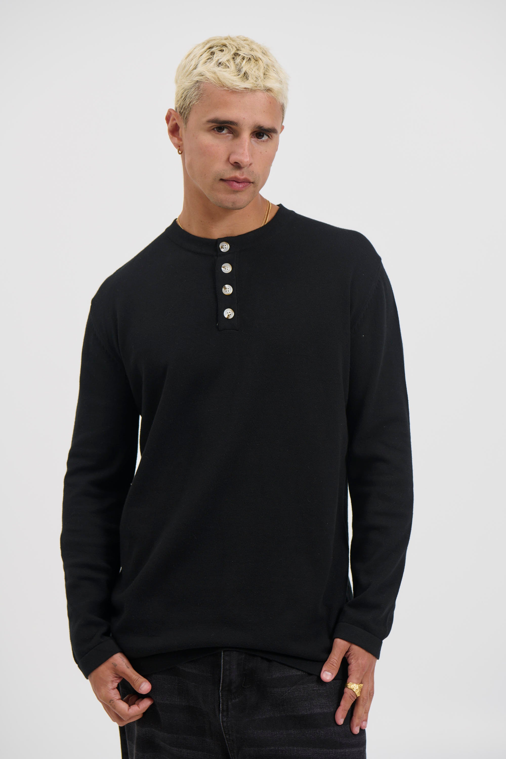 Jackson Fitted Henley Black
