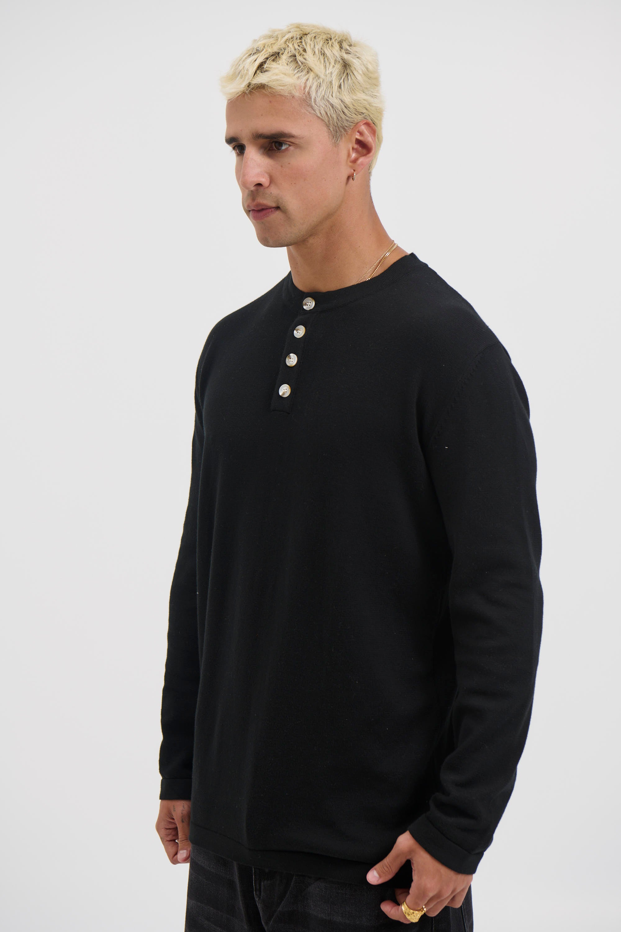 Jackson Fitted Henley Black