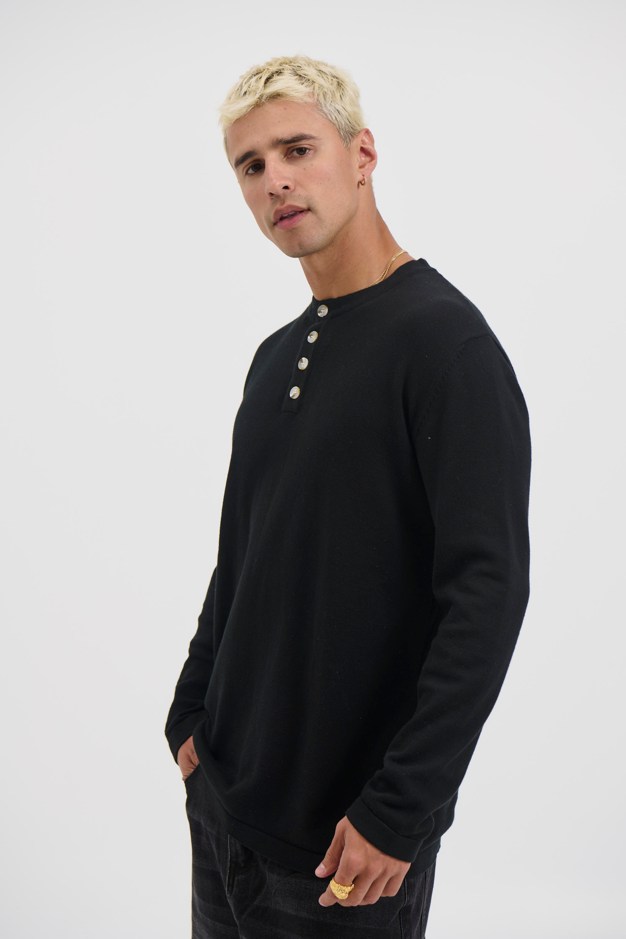 Jackson Fitted Henley Black