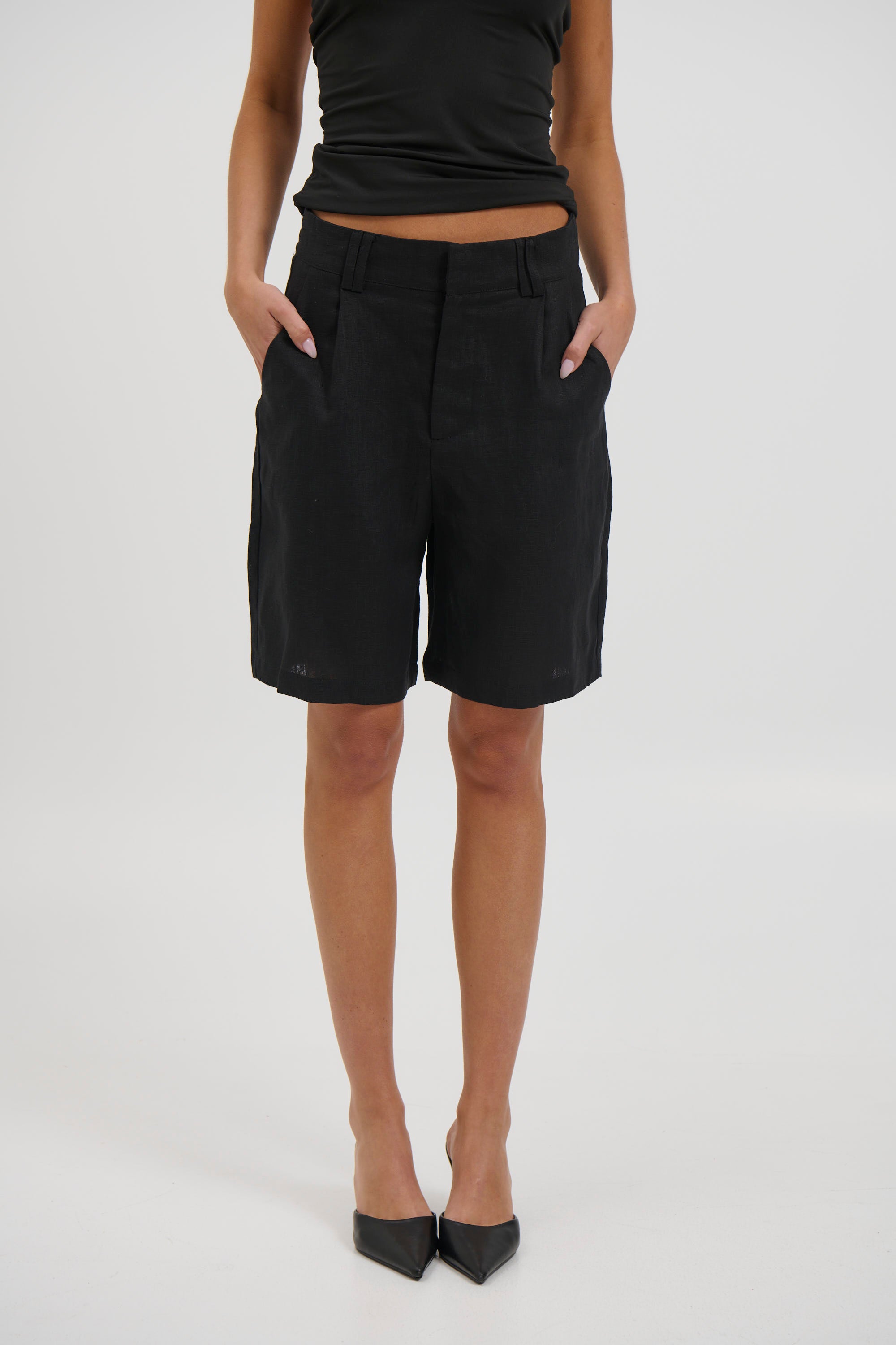 Dora Linen Short Black