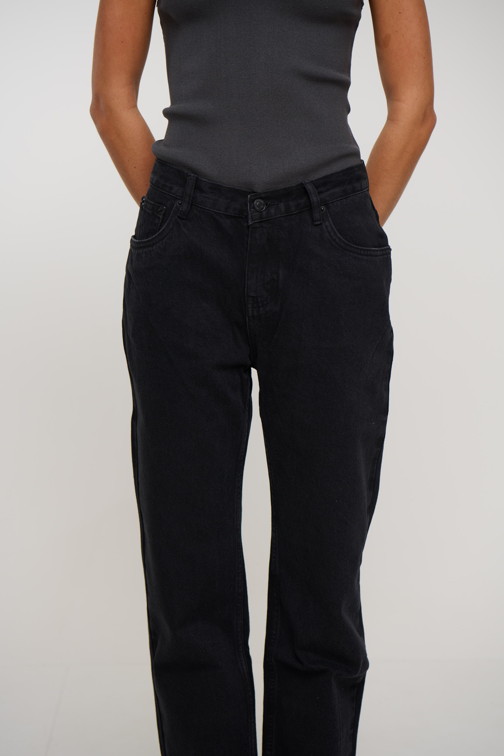 Julia Jean Backstage Black