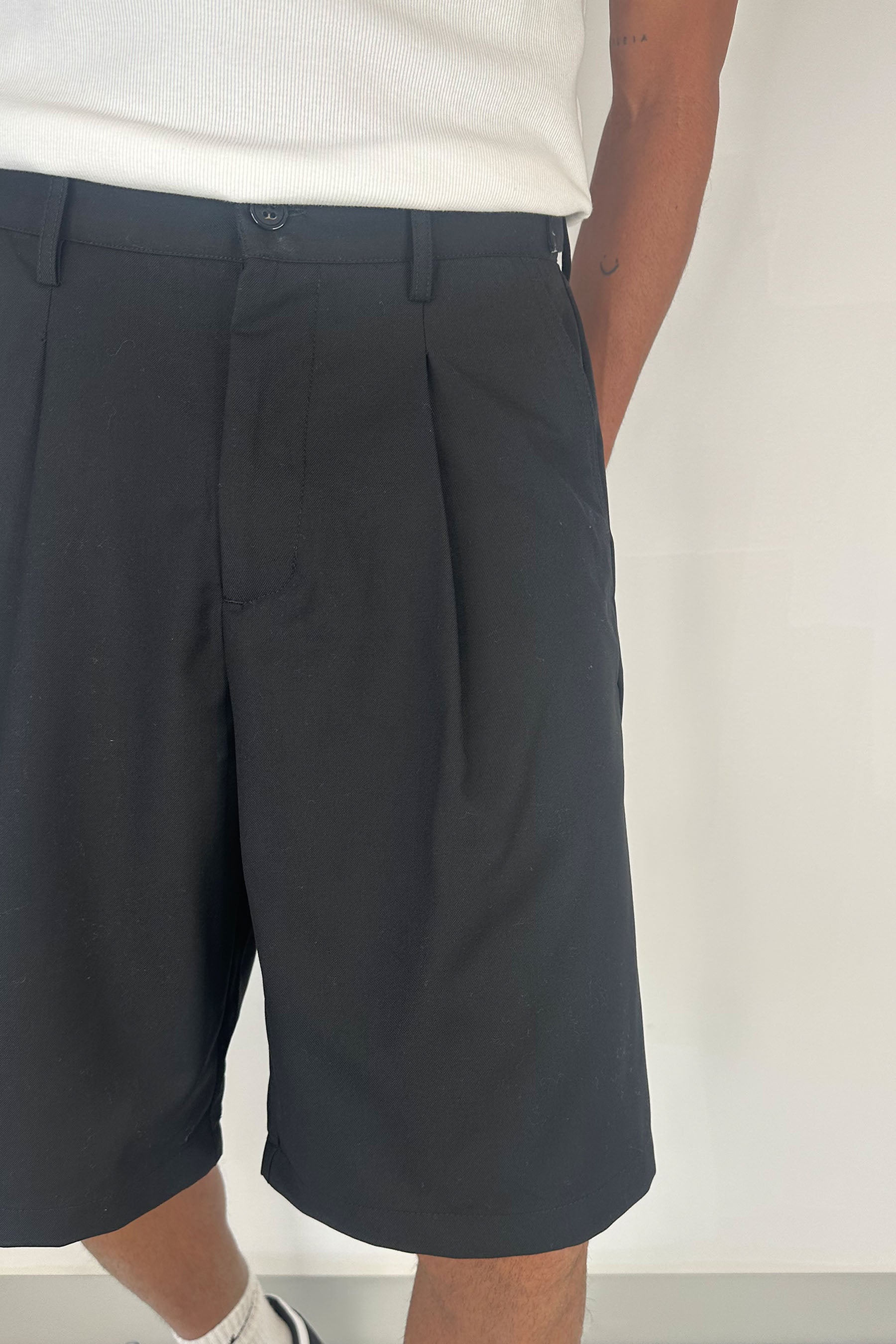 Dom Relaxed Short Black