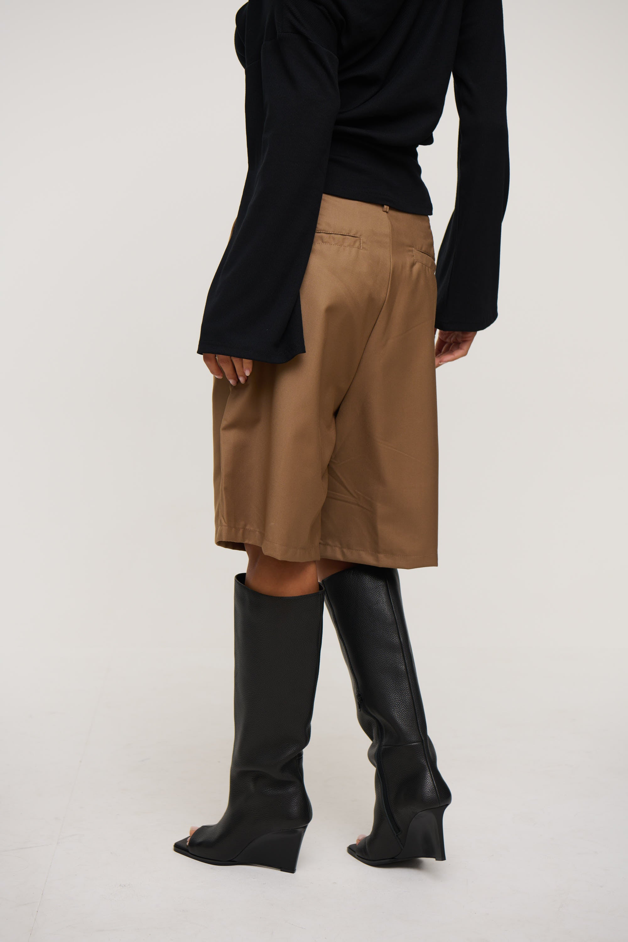 Unisex Dom Relaxed Short Choc