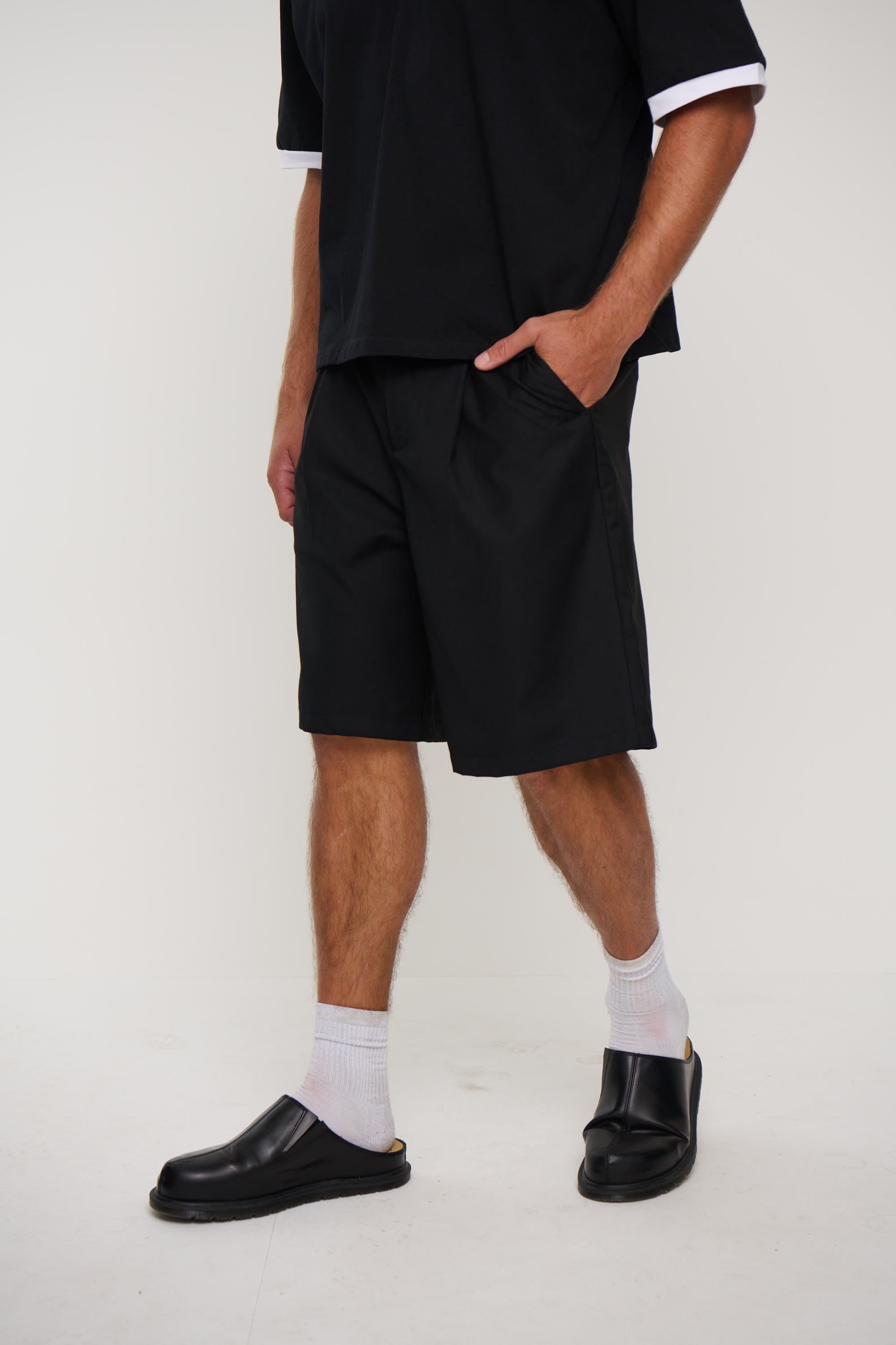 Dom Relaxed Short Black