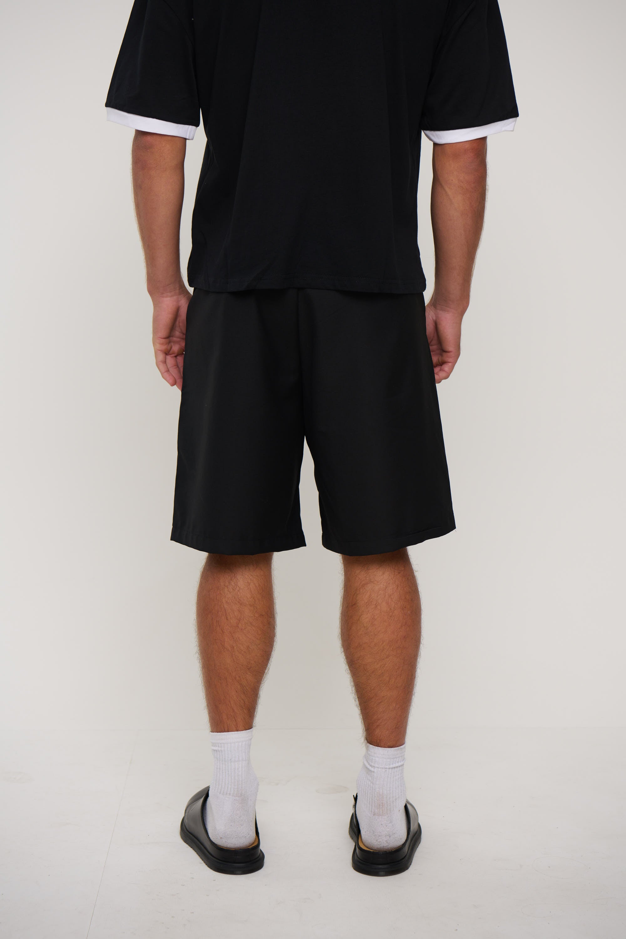 Dom Relaxed Short Black