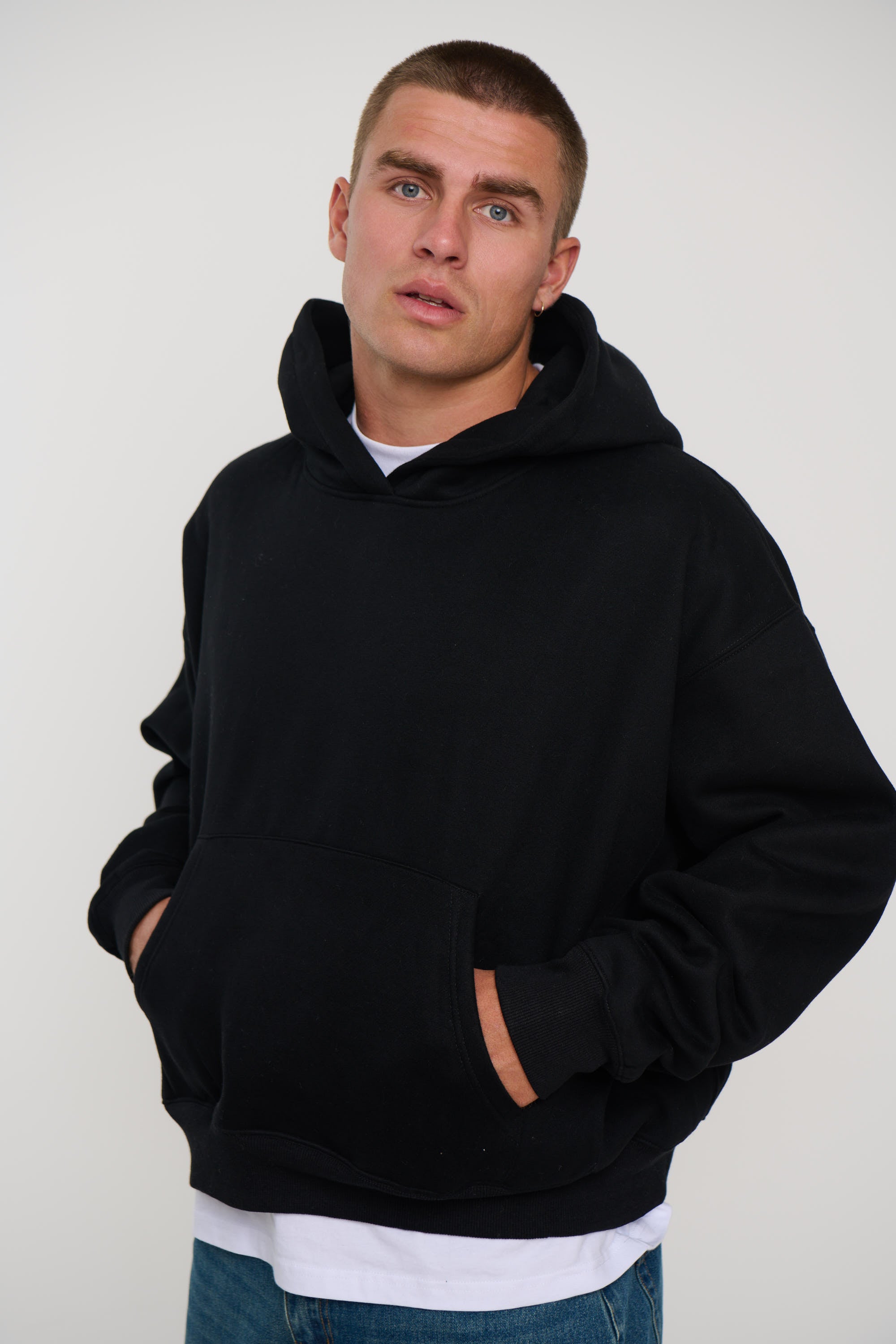 Roman Cropped Drop Hoodie Black