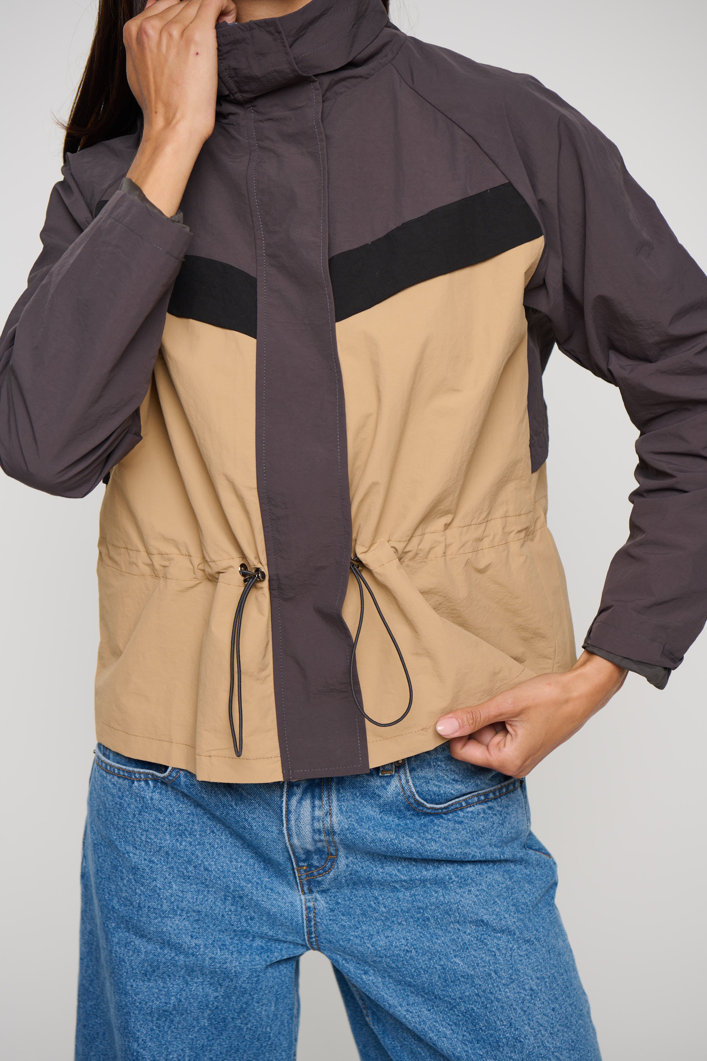 Neisha Windbreaker Dark Grey