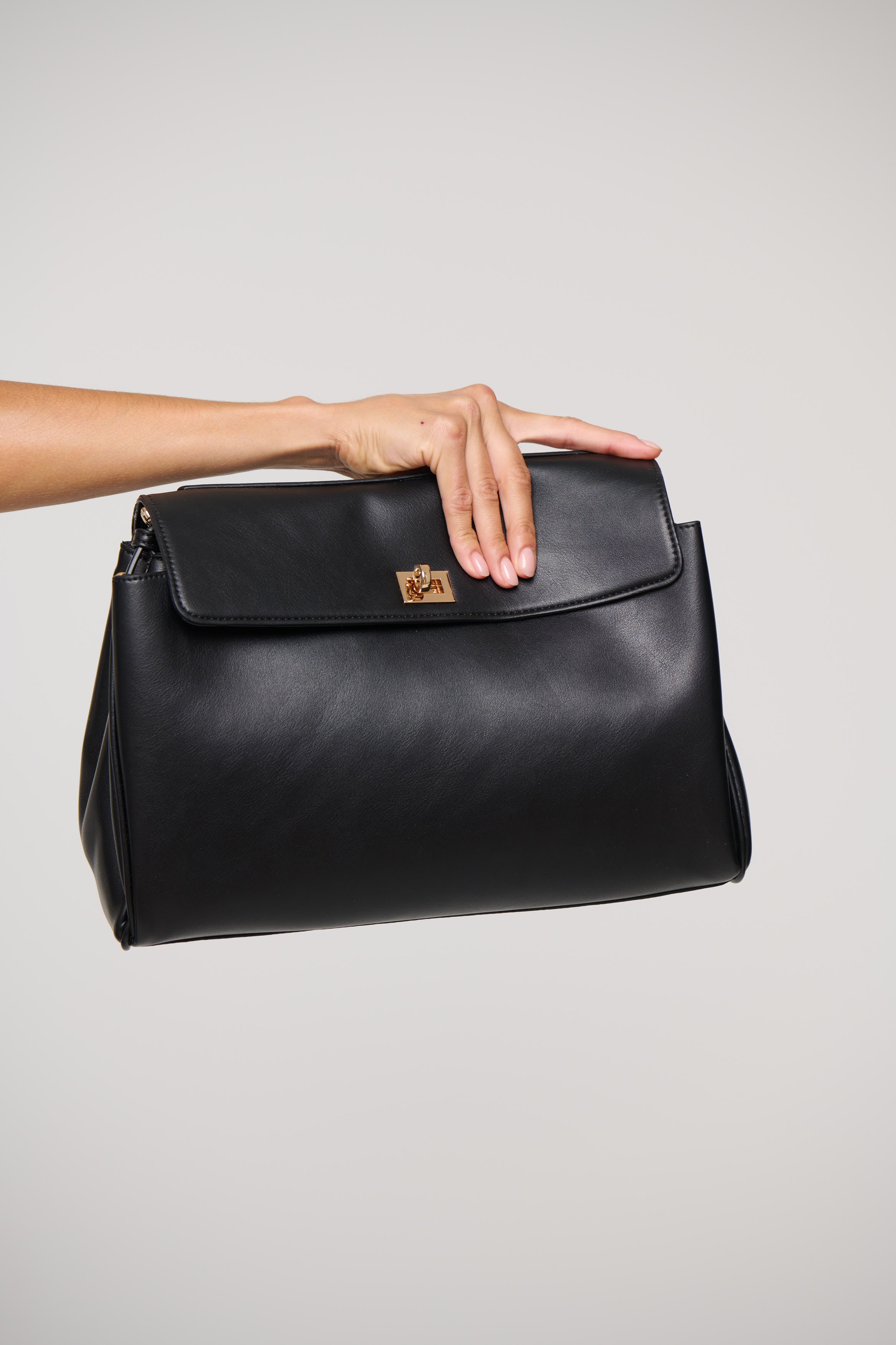 Taye Classic Shoulder Bag Black