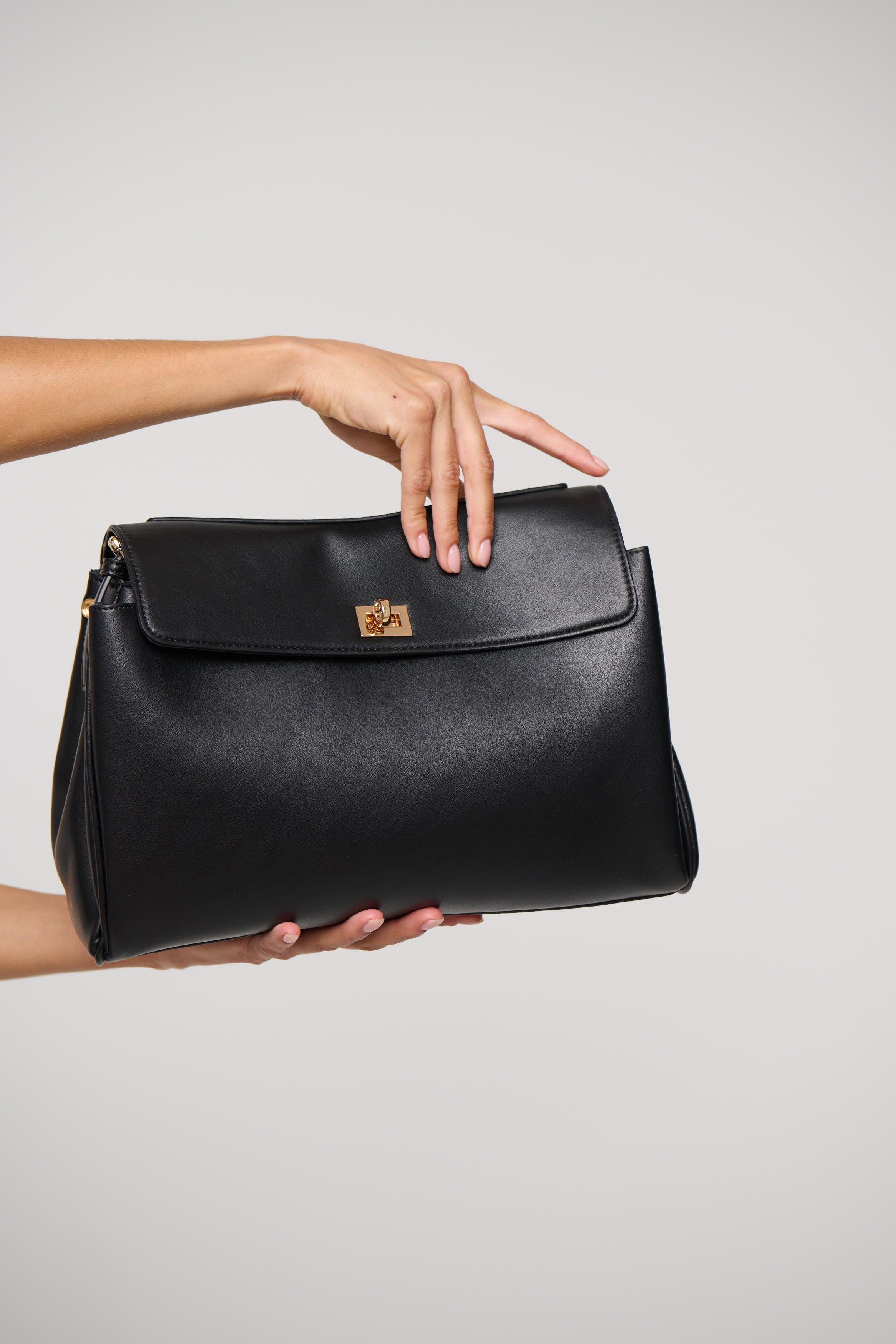 Taye Classic Shoulder Bag Black