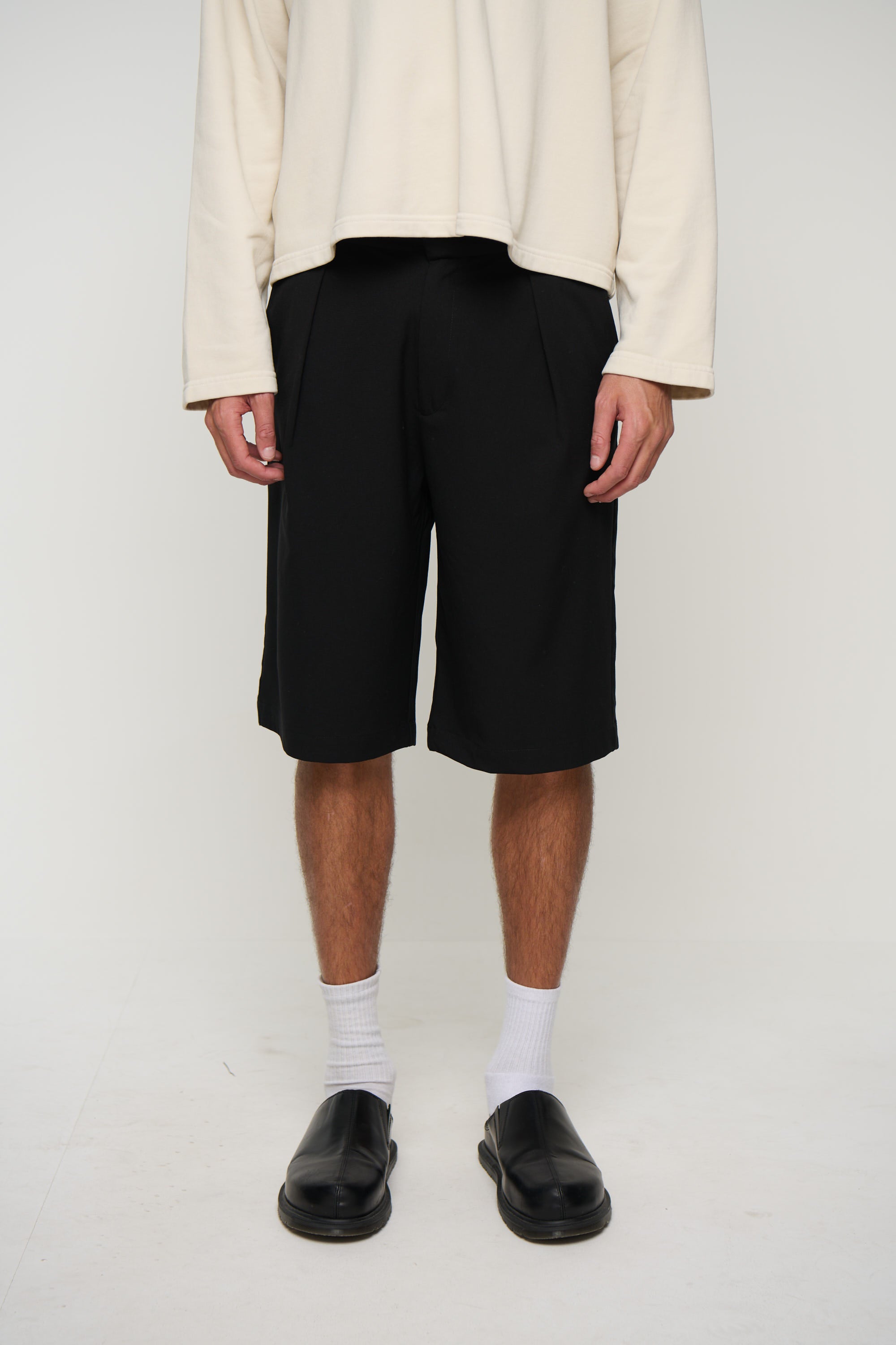 Alex Pleat Jort Black