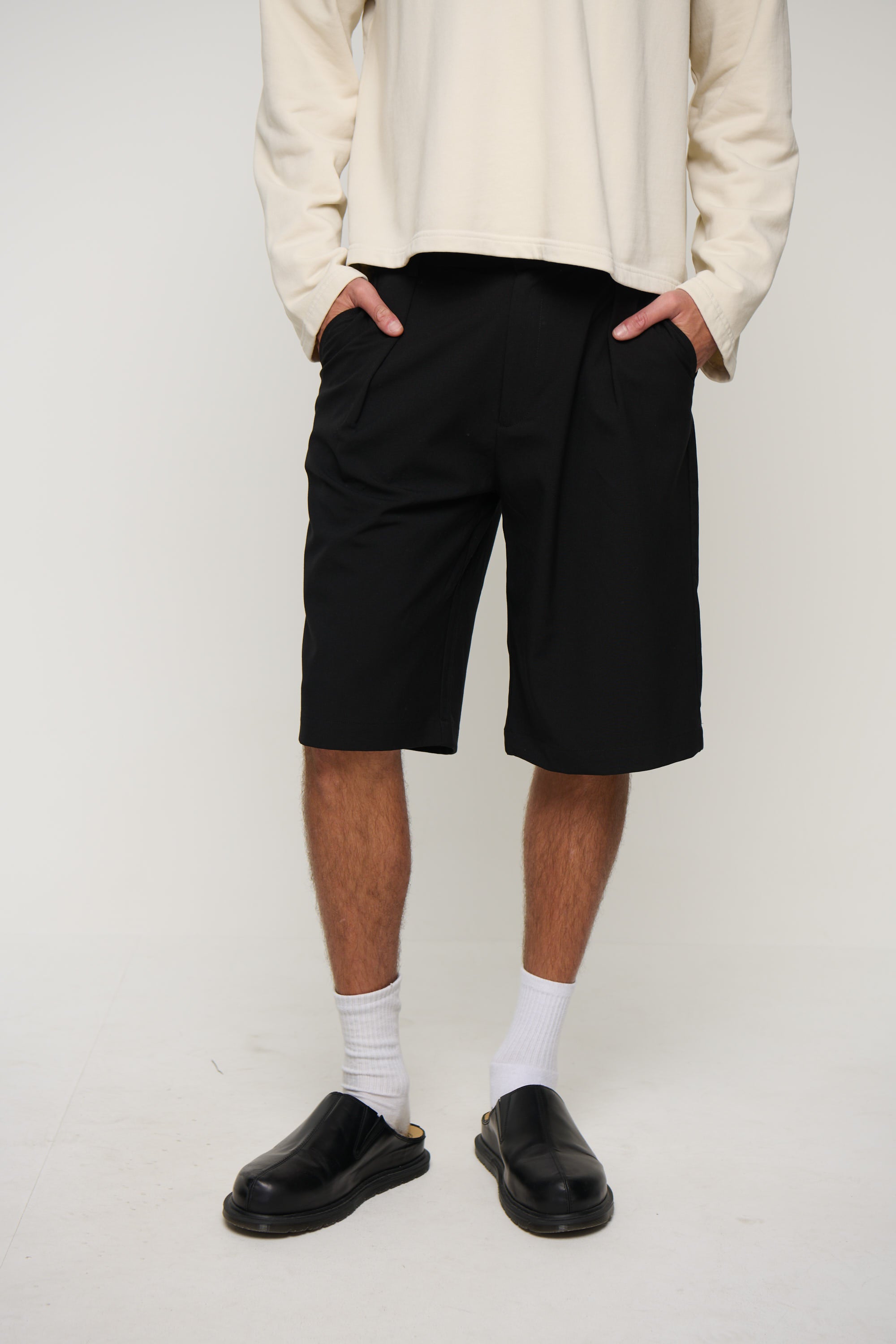 Alex Pleat Jort Black