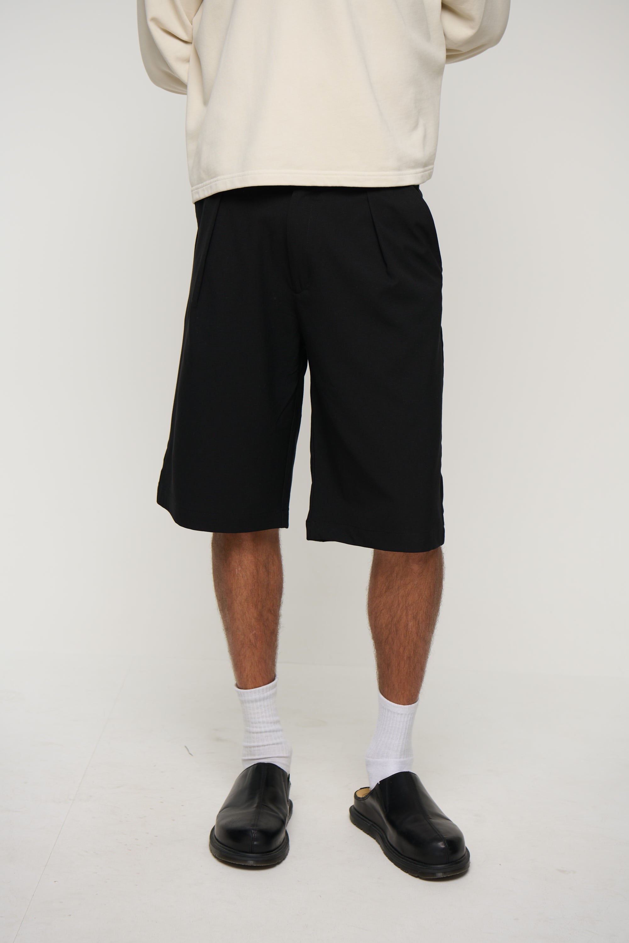 Alex Pleat Jort Black