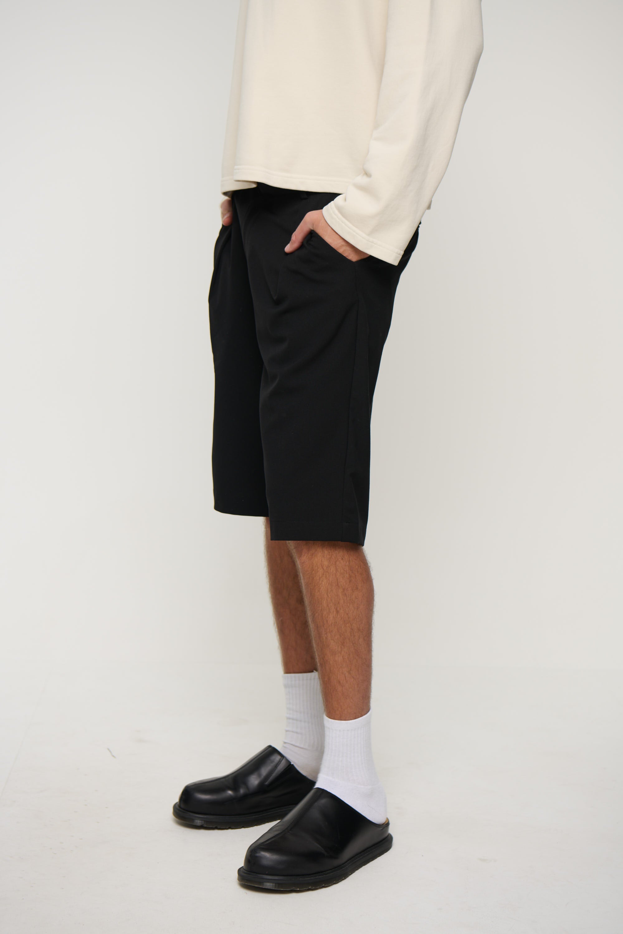 Alex Pleat Jort Black
