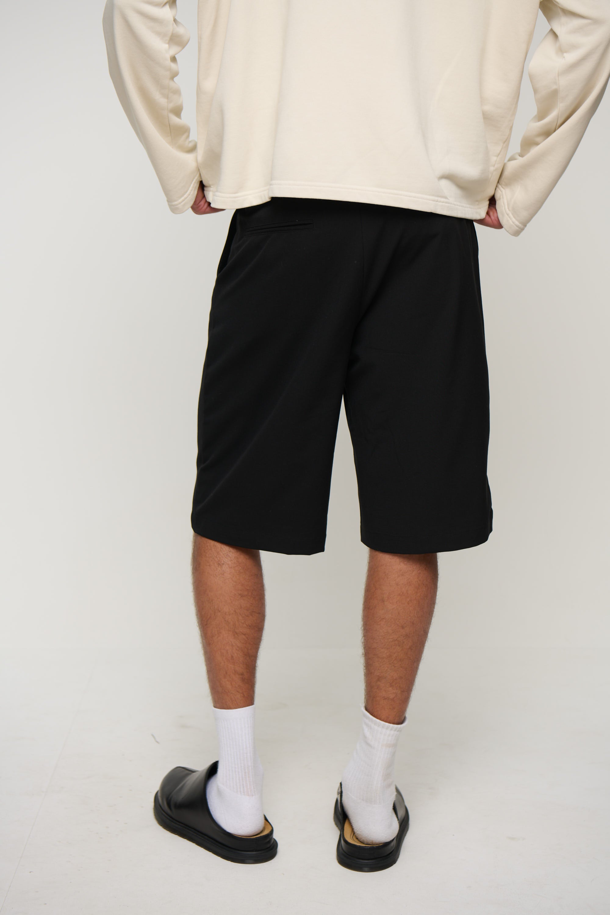 Alex Pleat Jort Black
