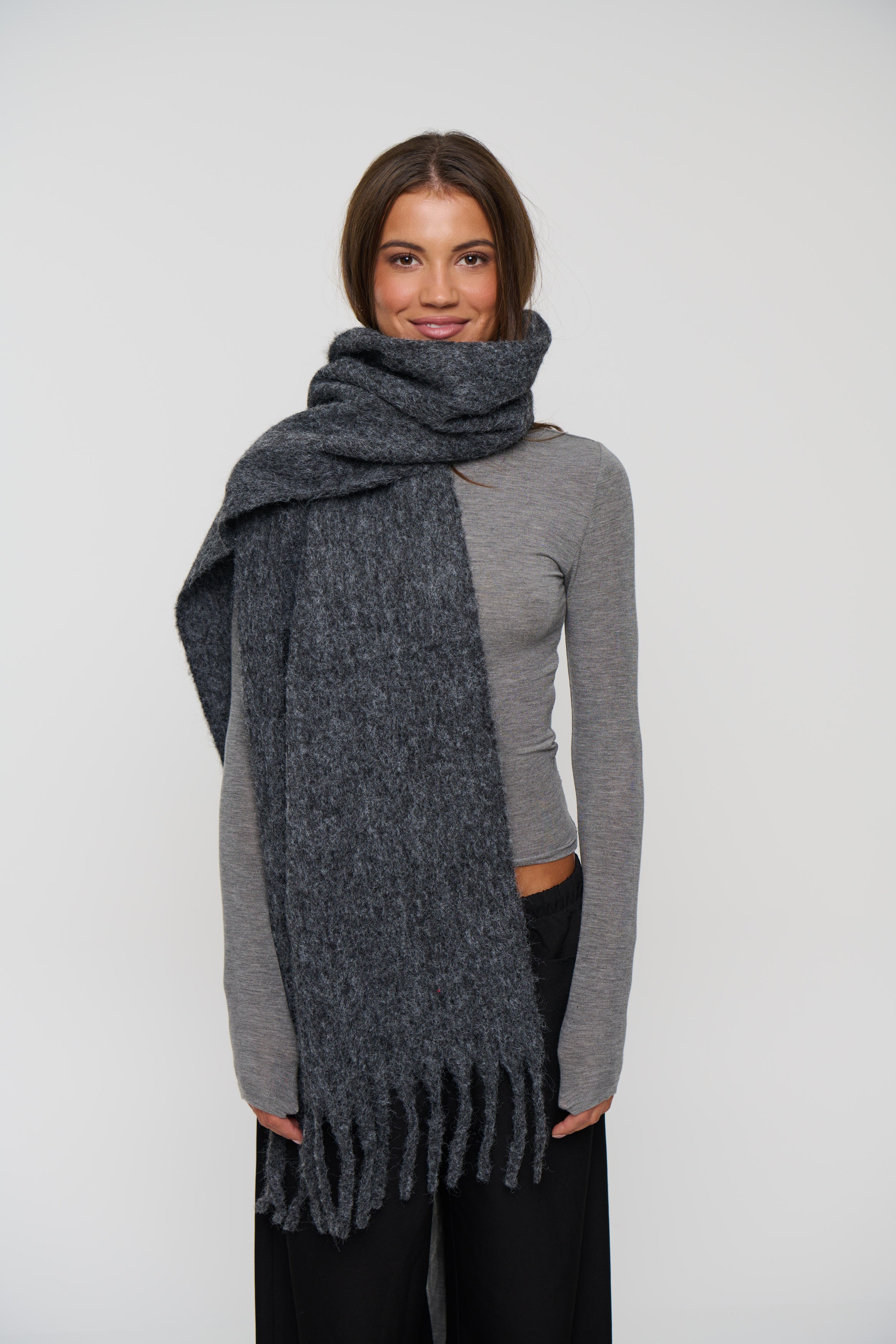 Ilaria Fluffy Scarf Charcoal
