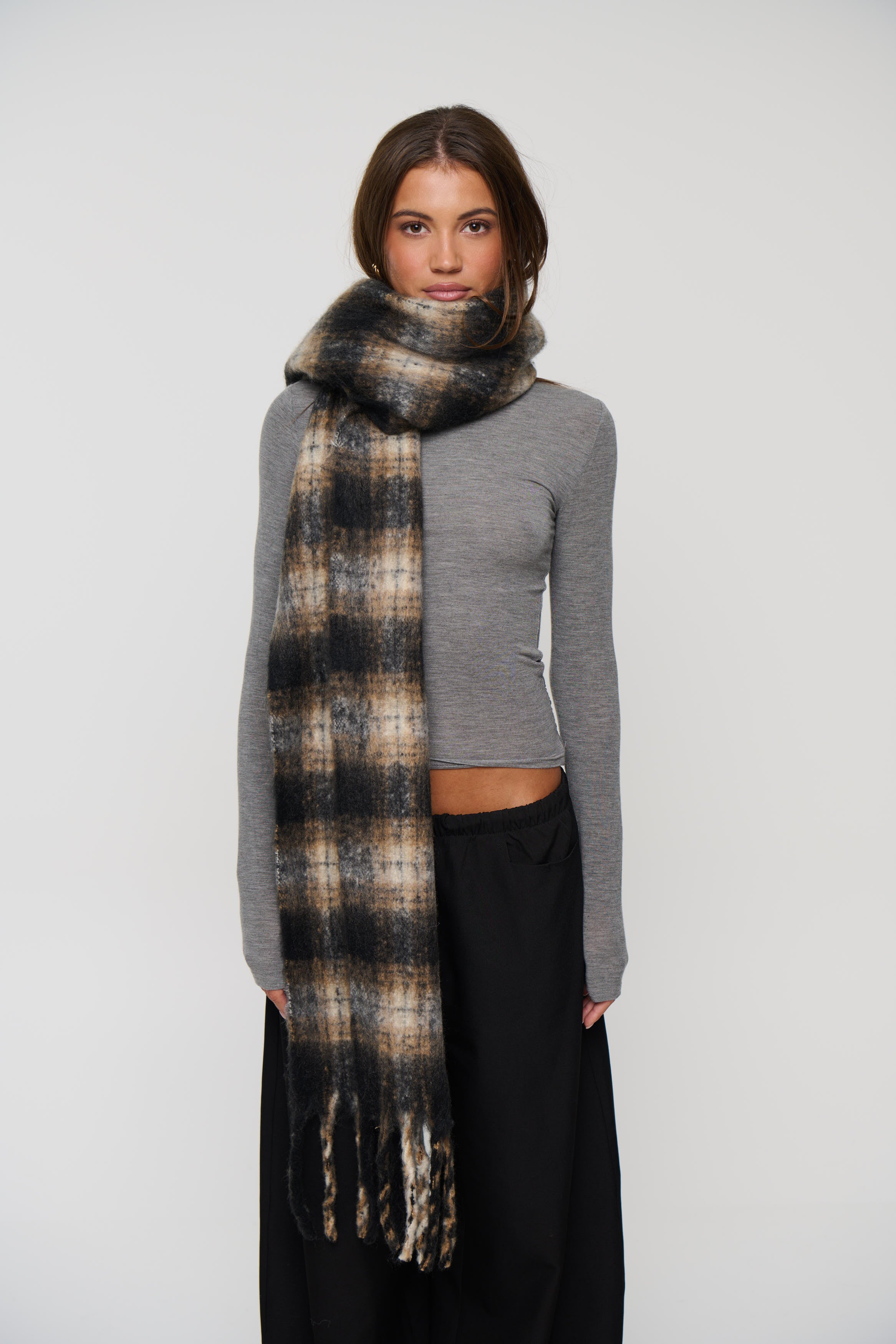 Eliana Fluffy Scarf Black
