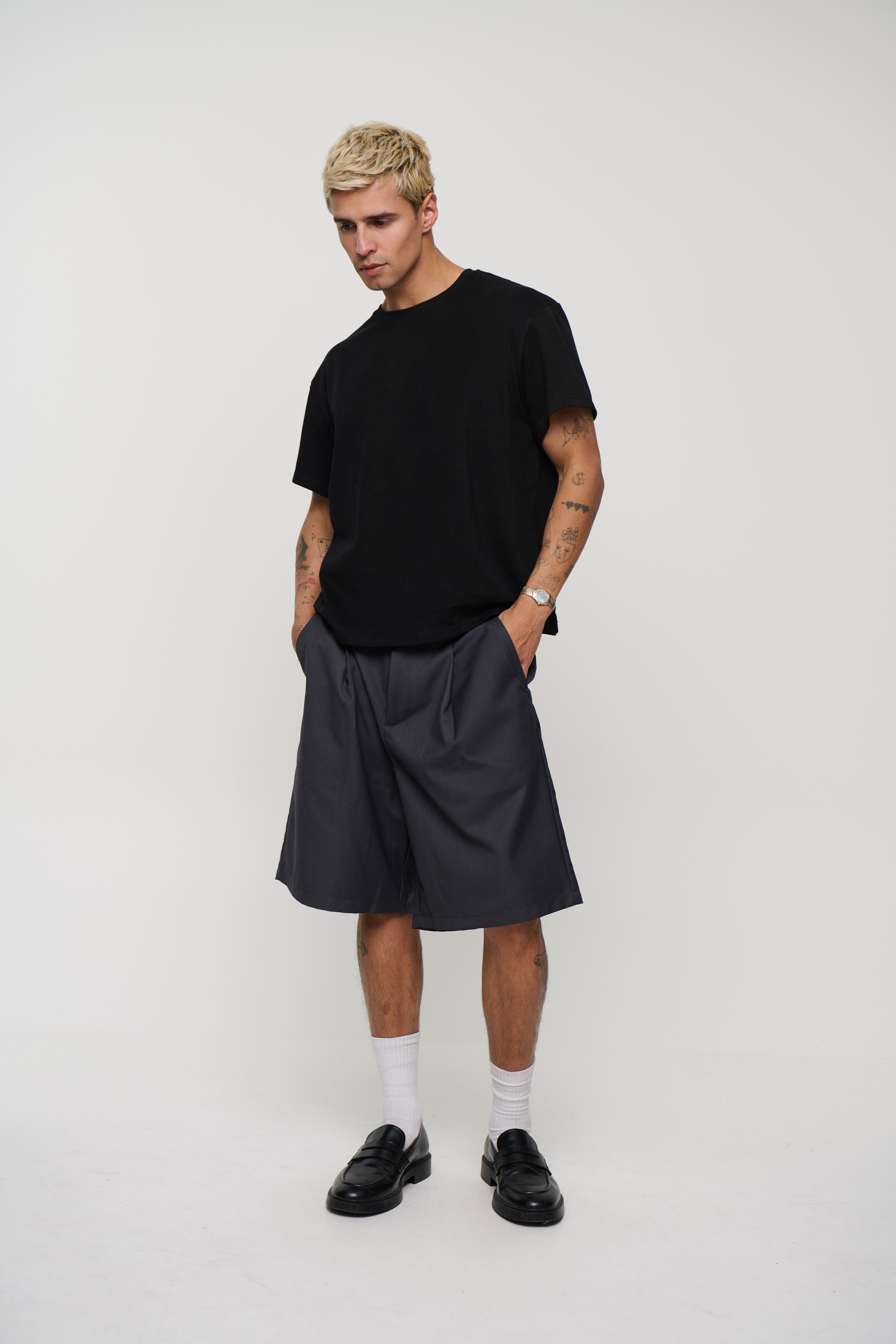 Dom Relaxed Short Dark Grey