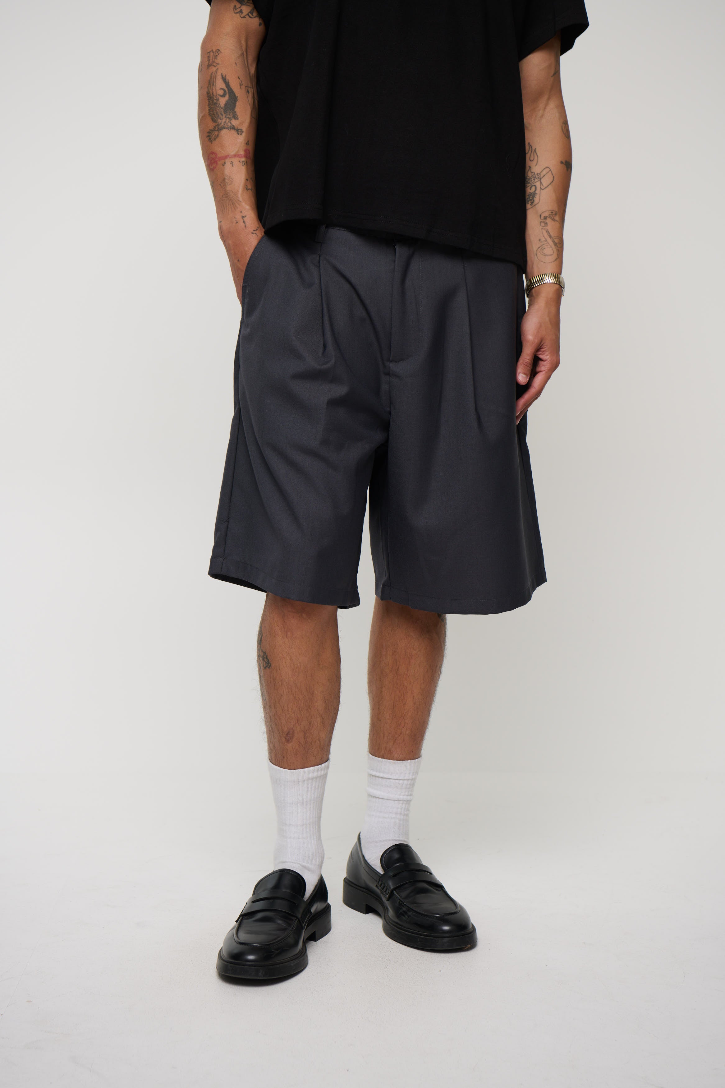 Dom Relaxed Short Dark Grey
