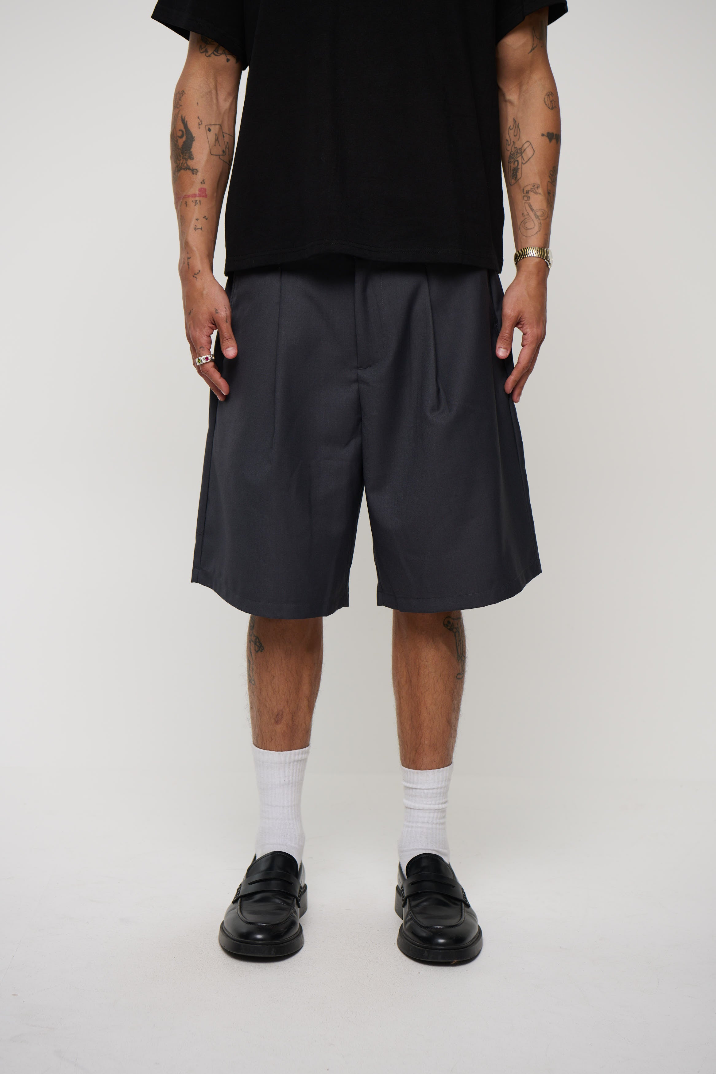 Dom Relaxed Short Dark Grey