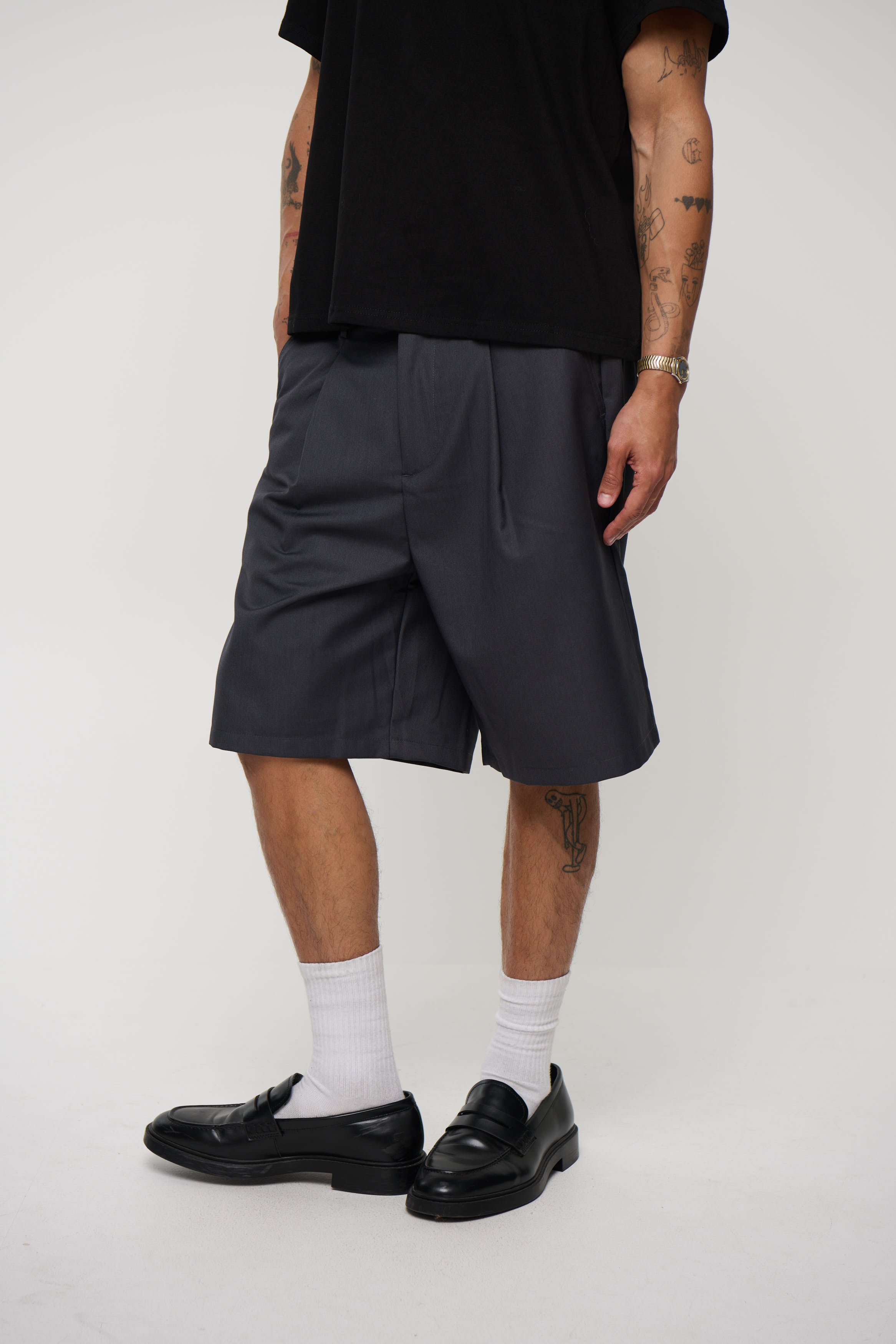 Dom Relaxed Short Dark Grey