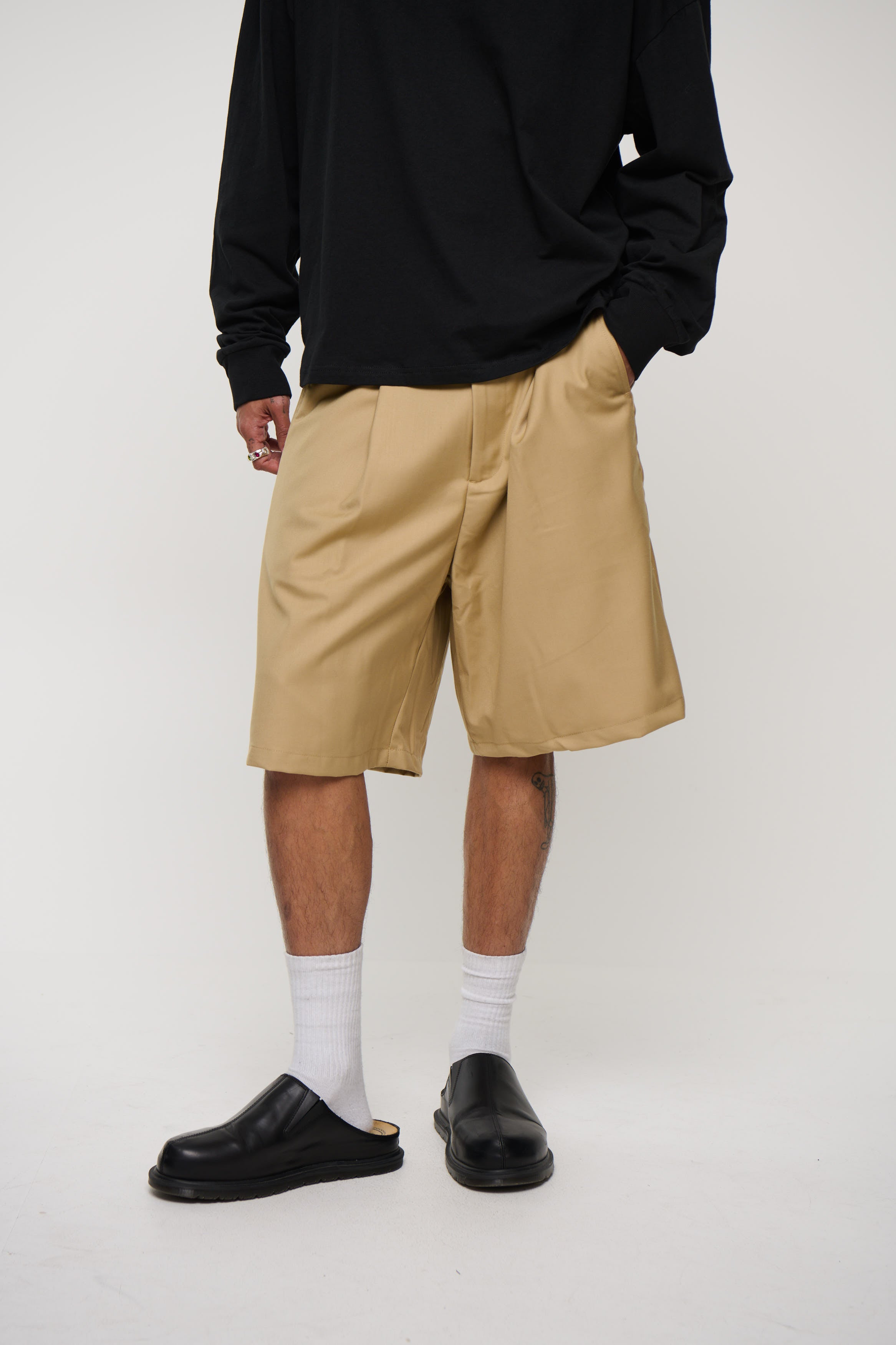 Dom Relaxed Short Sand