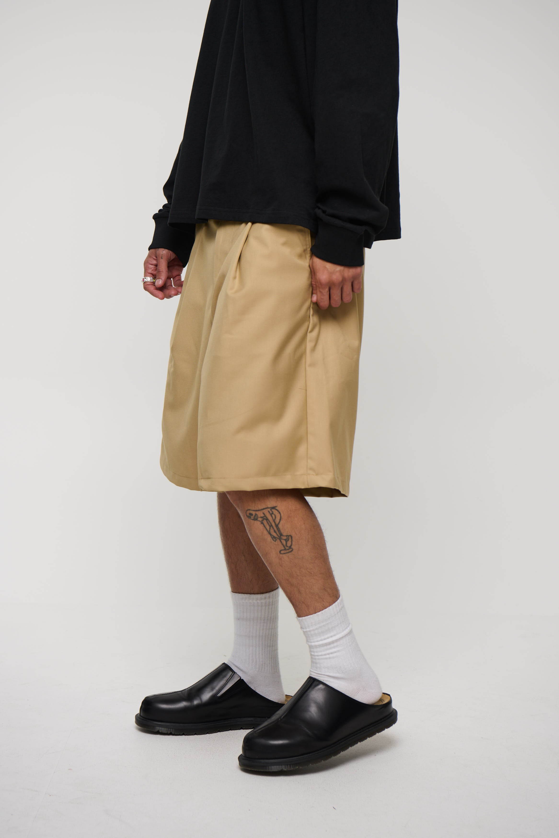 Dom Relaxed Short Sand