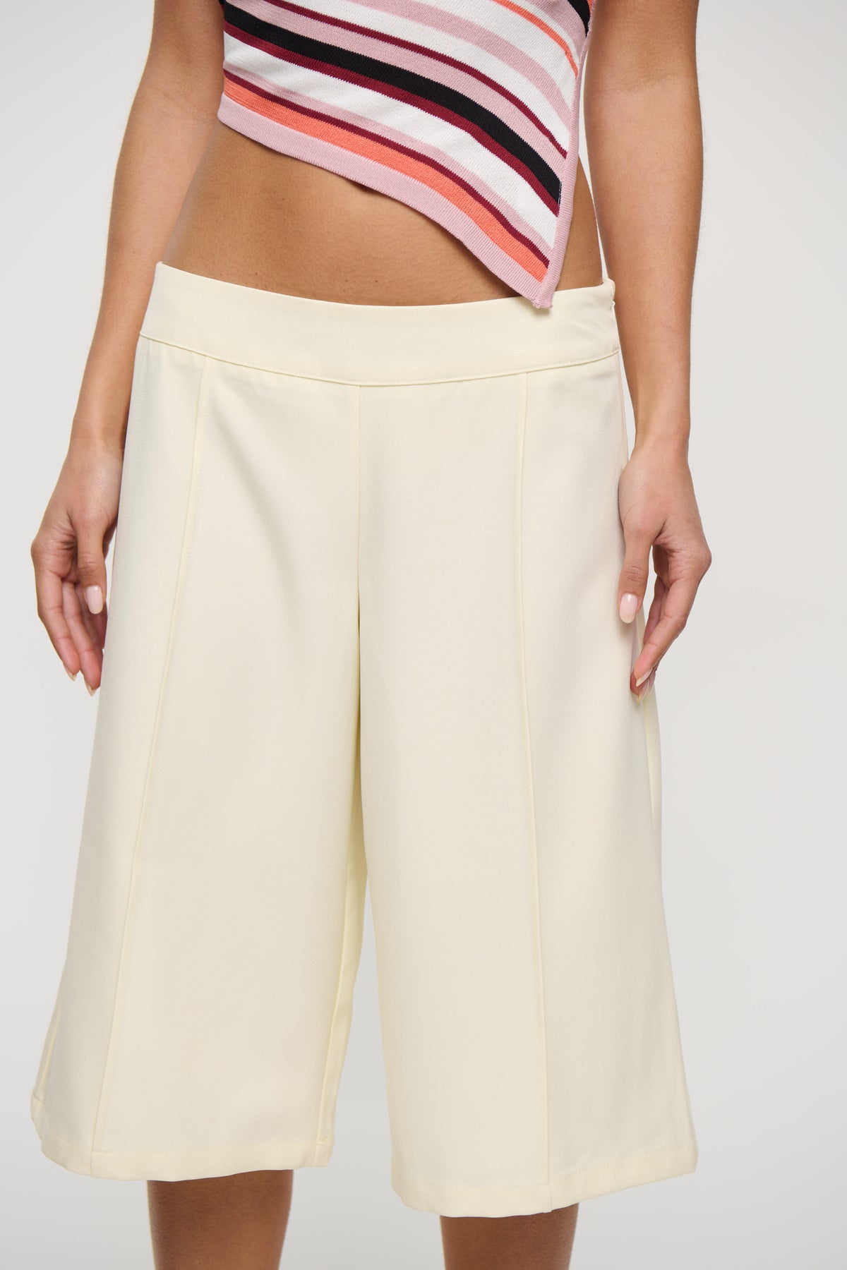 Tia Bermuda Short Cream