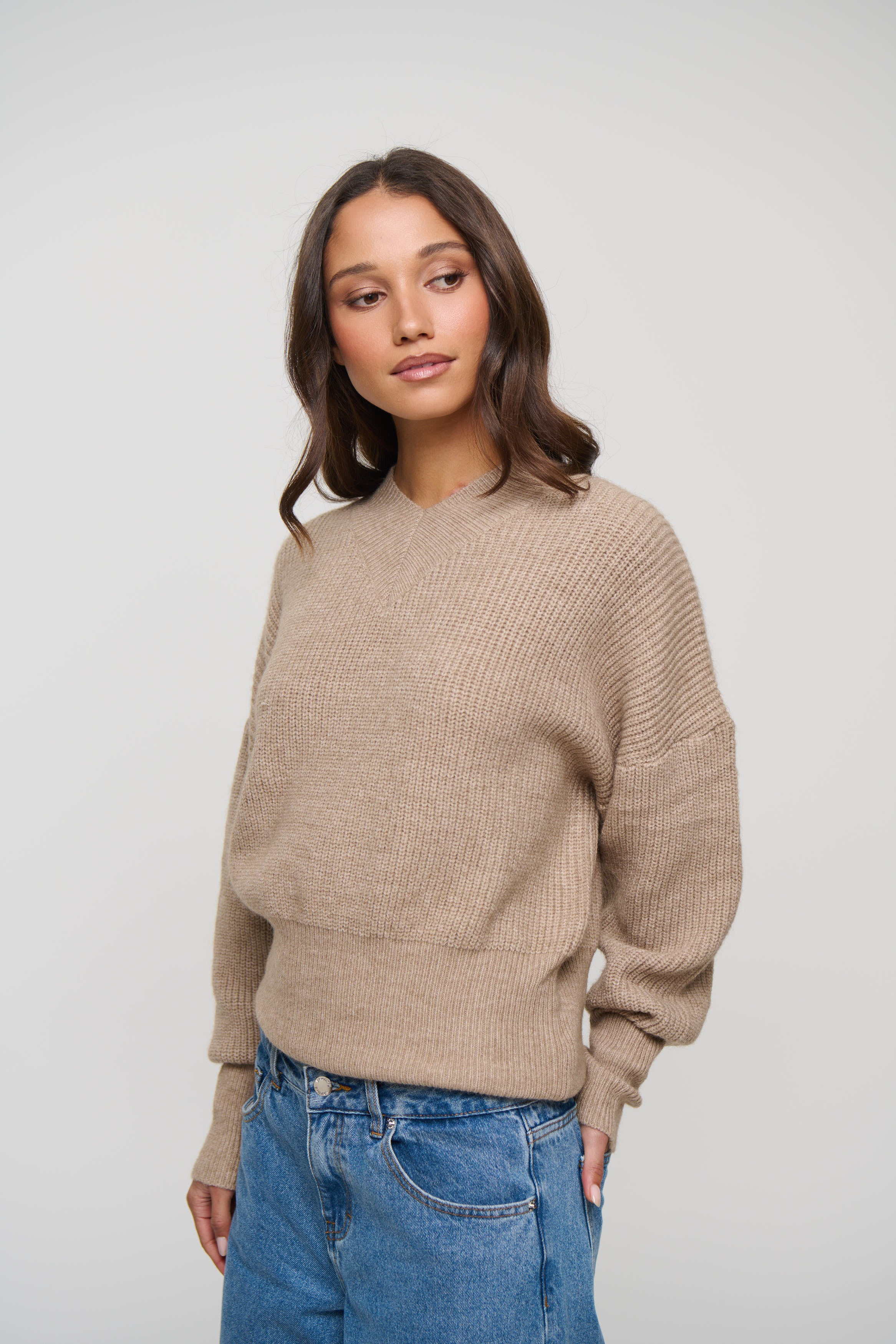Delilah V Neck Oat