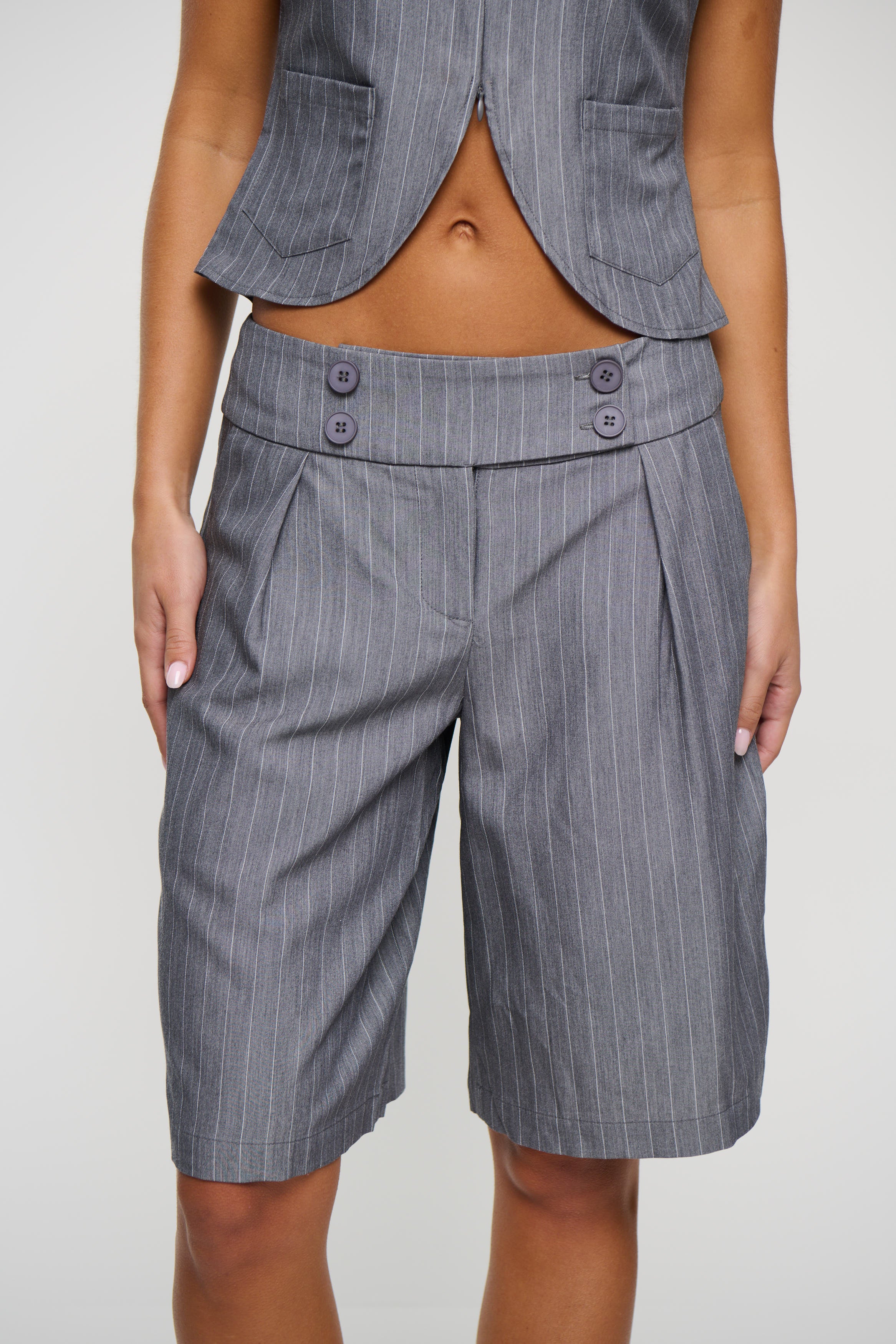 Izzy Bermuda Short Charcoal