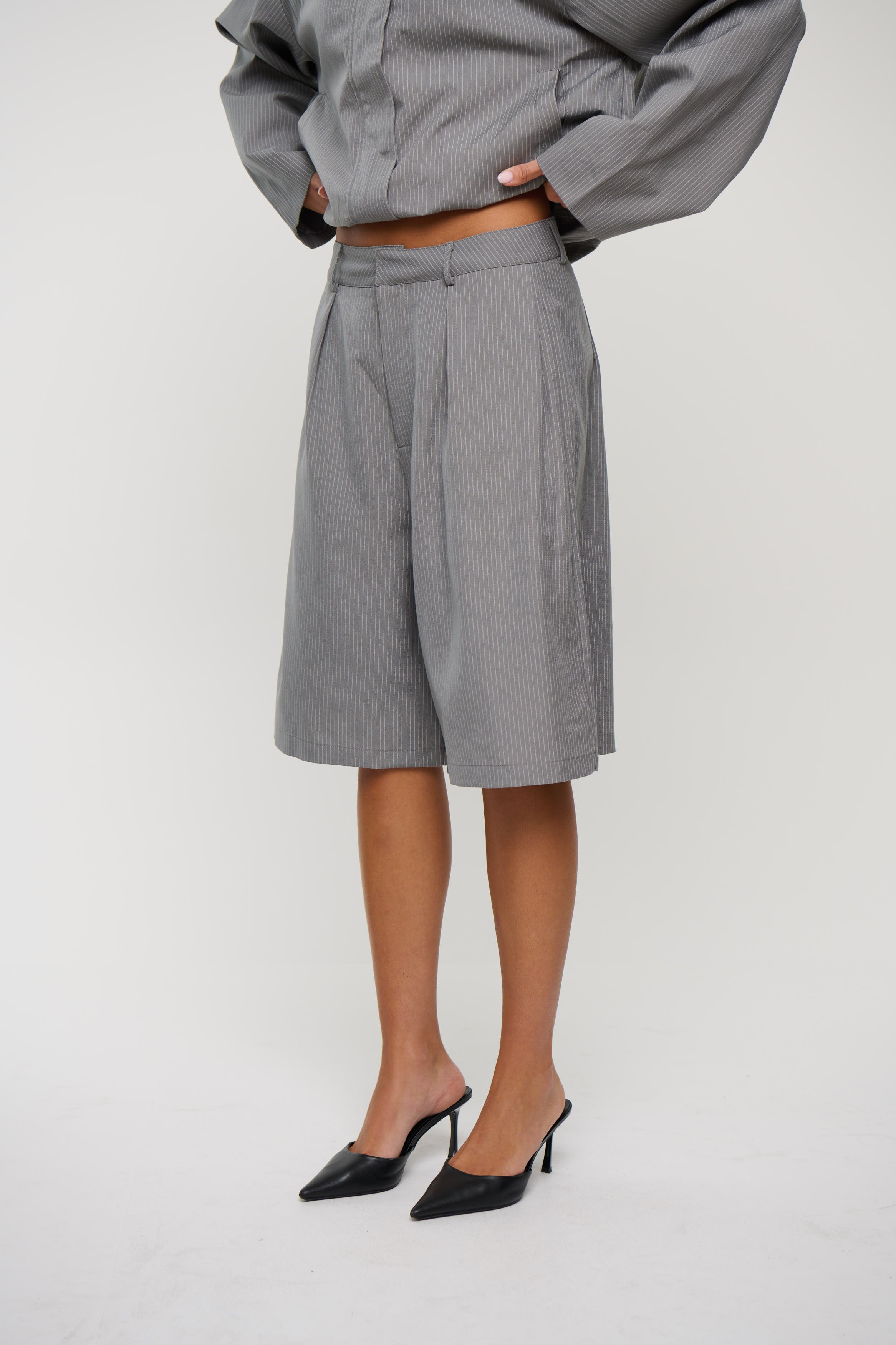 Matais Short Grey