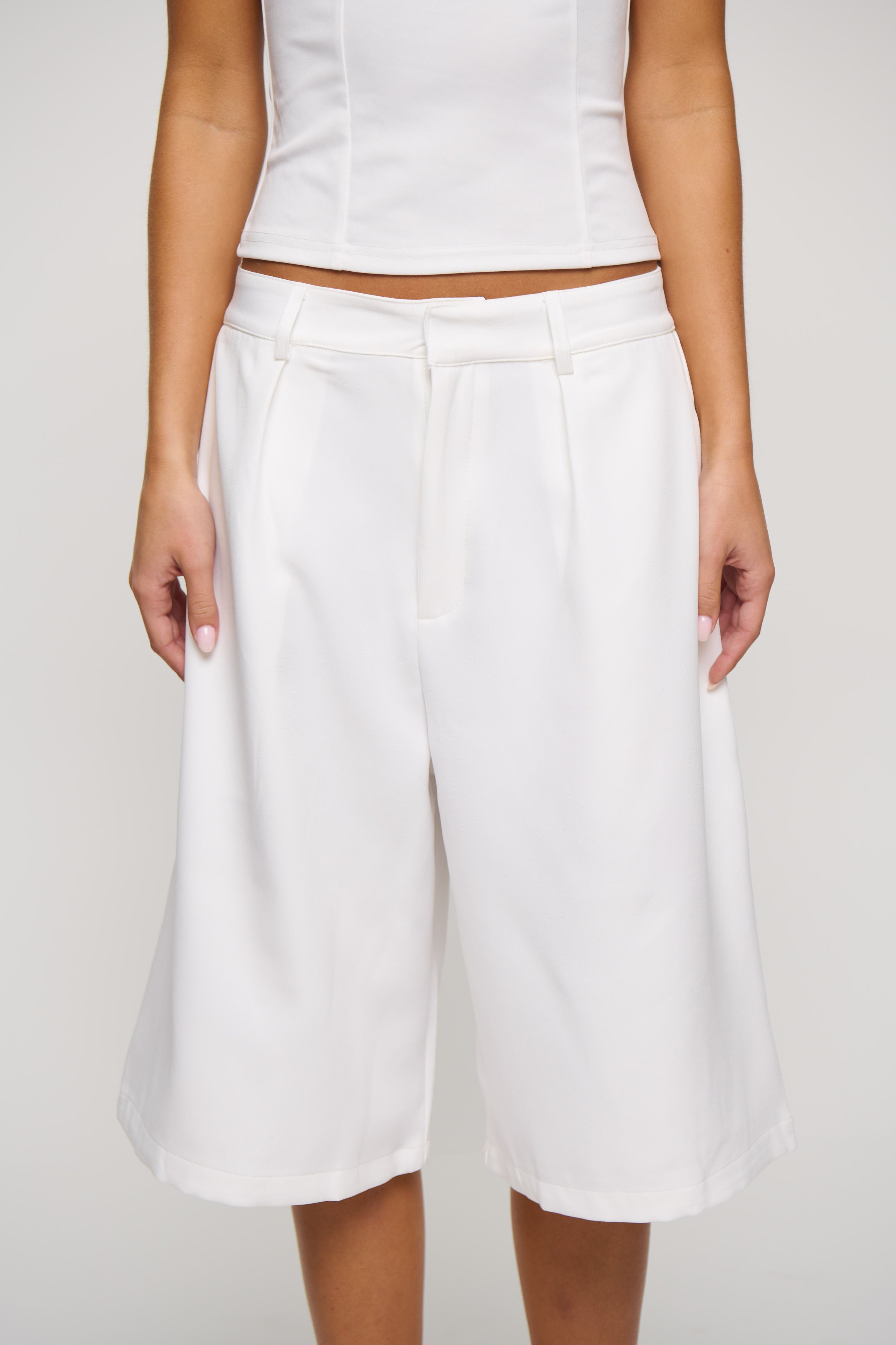 Roni Long Short White