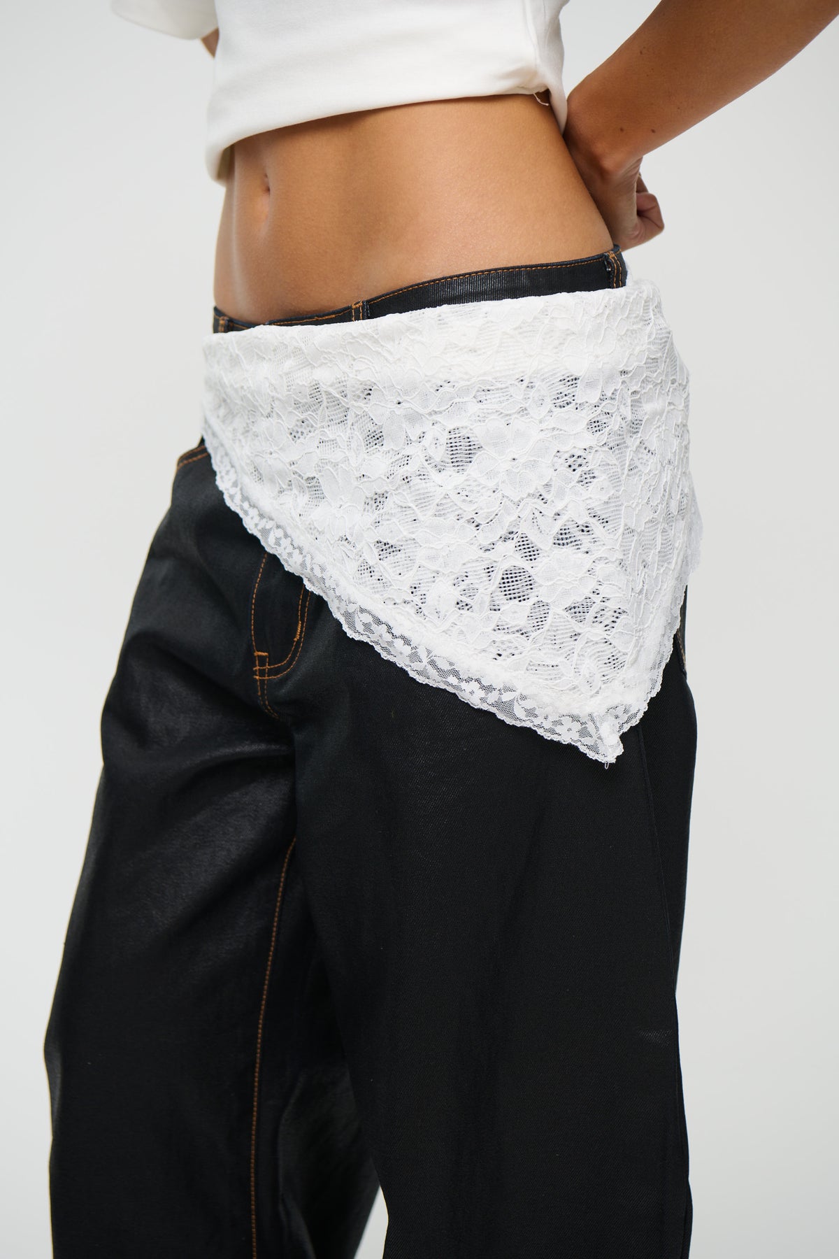 Saint Belt Porcelain