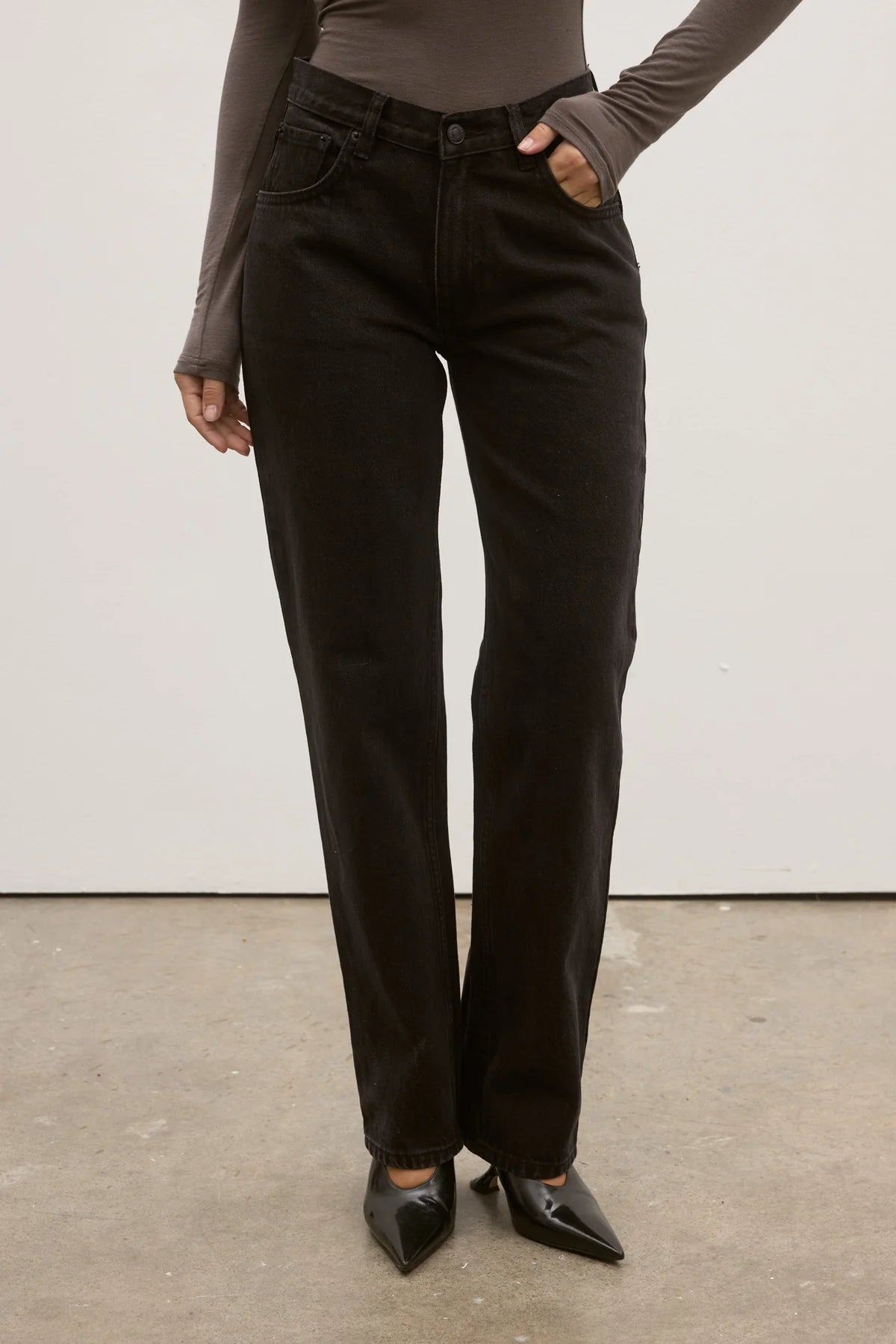 Julia Jean Backstage Black